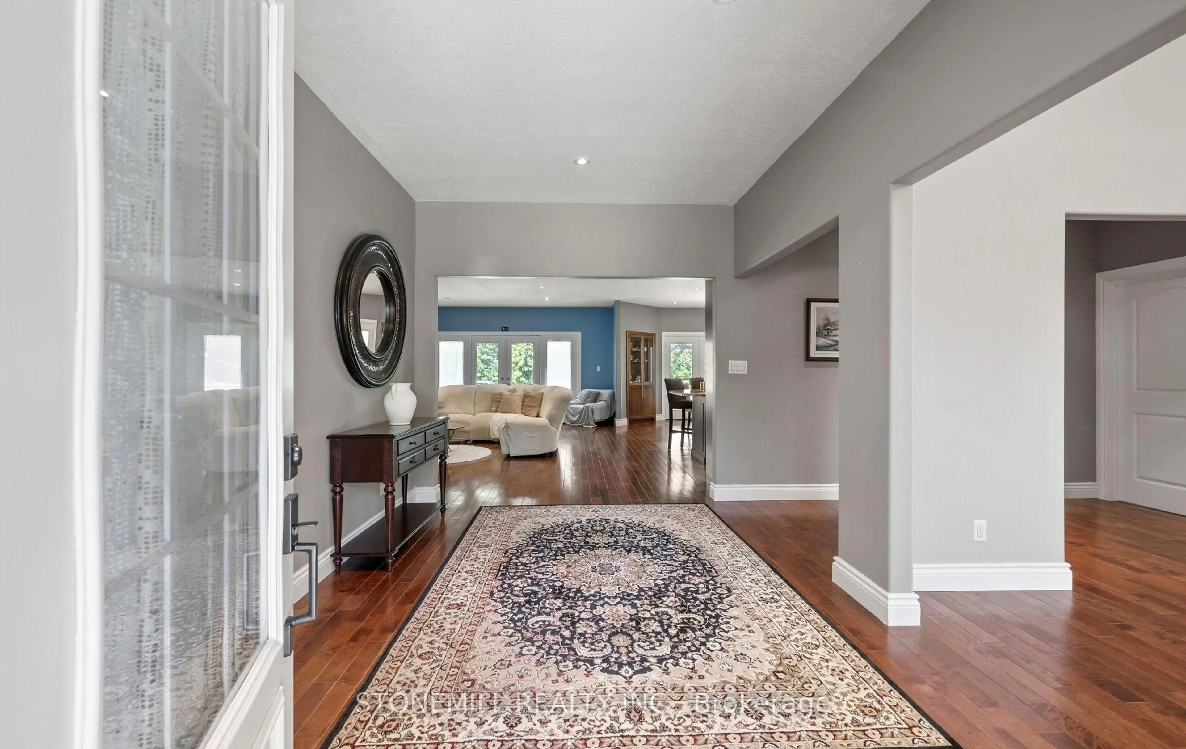 Indoor entryway for 868 Eastdale Dr, Wasaga Beach Ontario L9Z 2R2