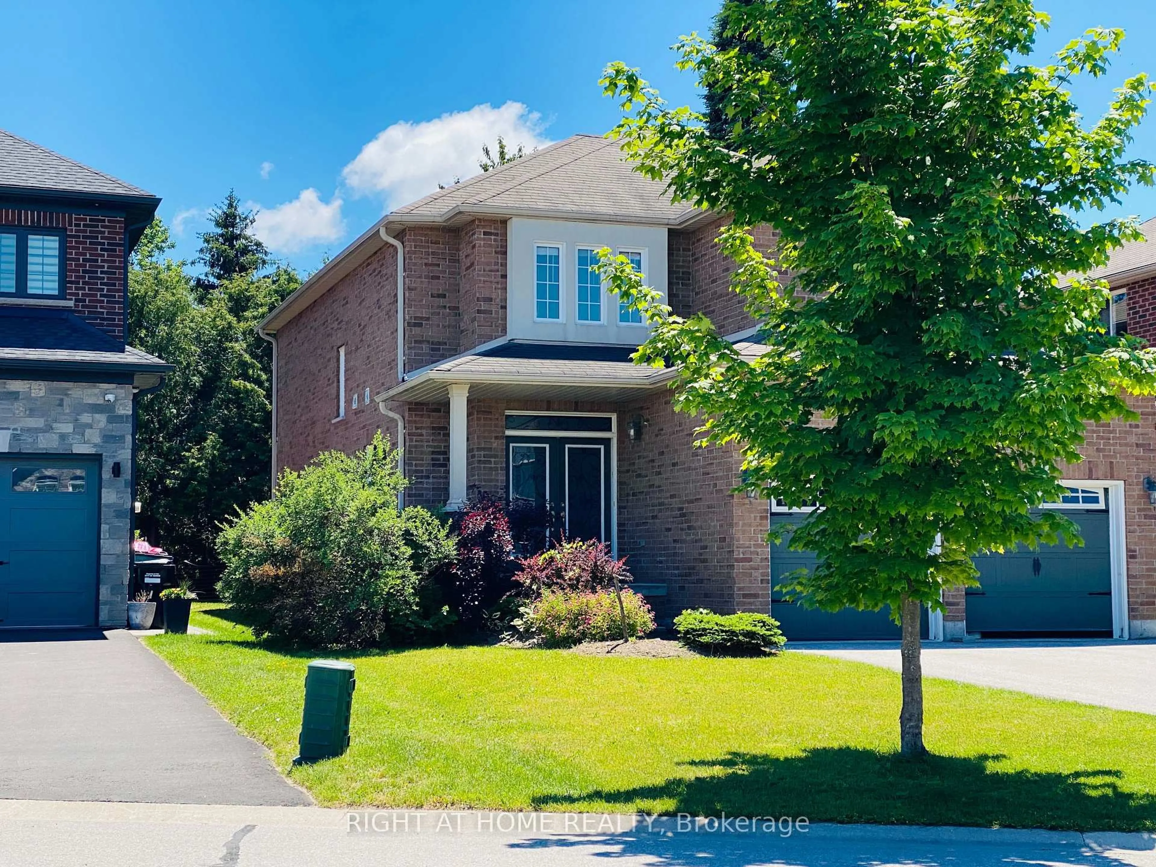 Home with brick exterior material, street for 35 Auburn Crt, Barrie Ontario L4N 6G9