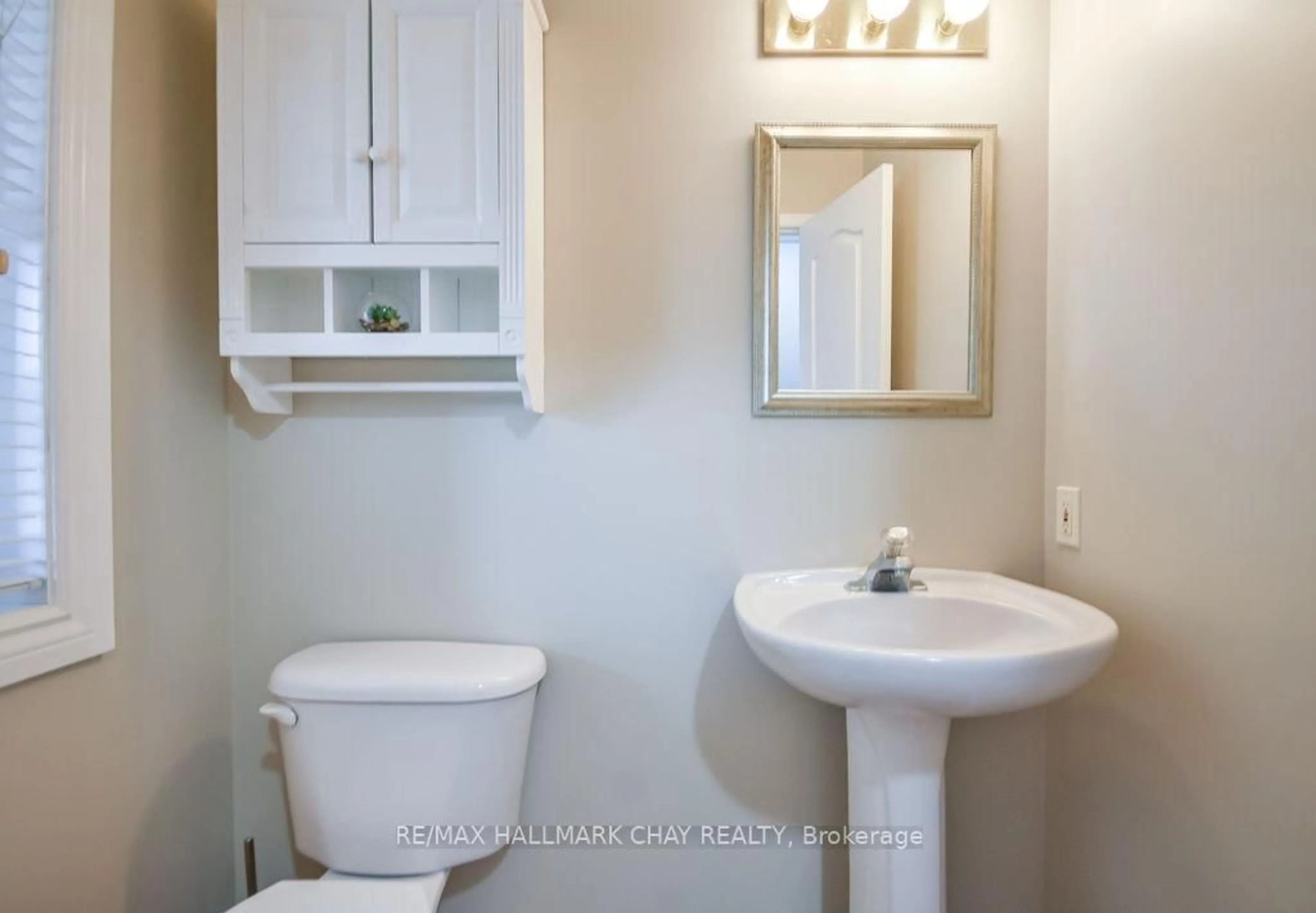 Standard bathroom, ceramic/tile floor for 37 Julia Cres, Orillia Ontario L3V 7Y9