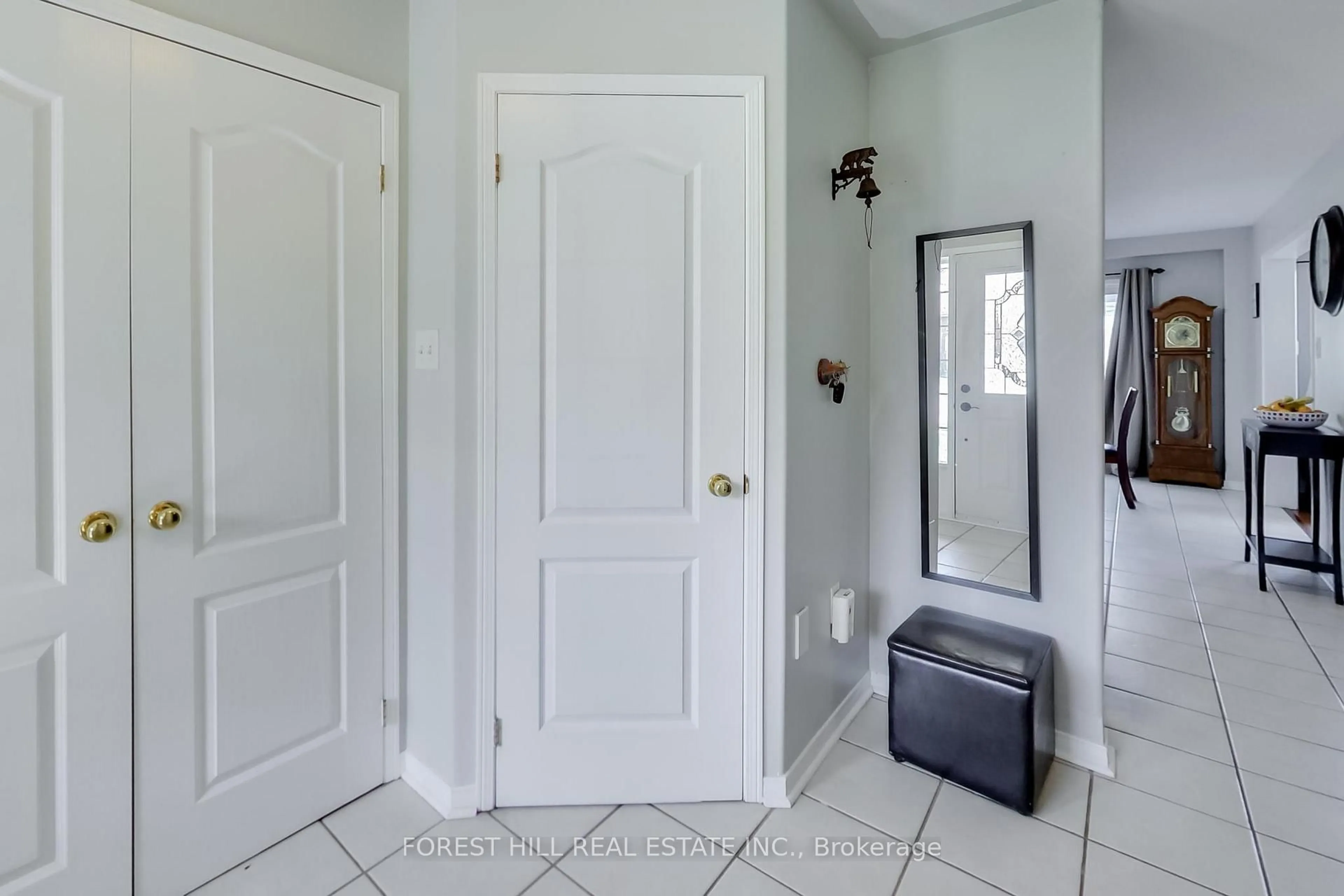 Indoor entryway for 3196 Bass Lake Sdrd, Orillia Ontario L3V 7Y5