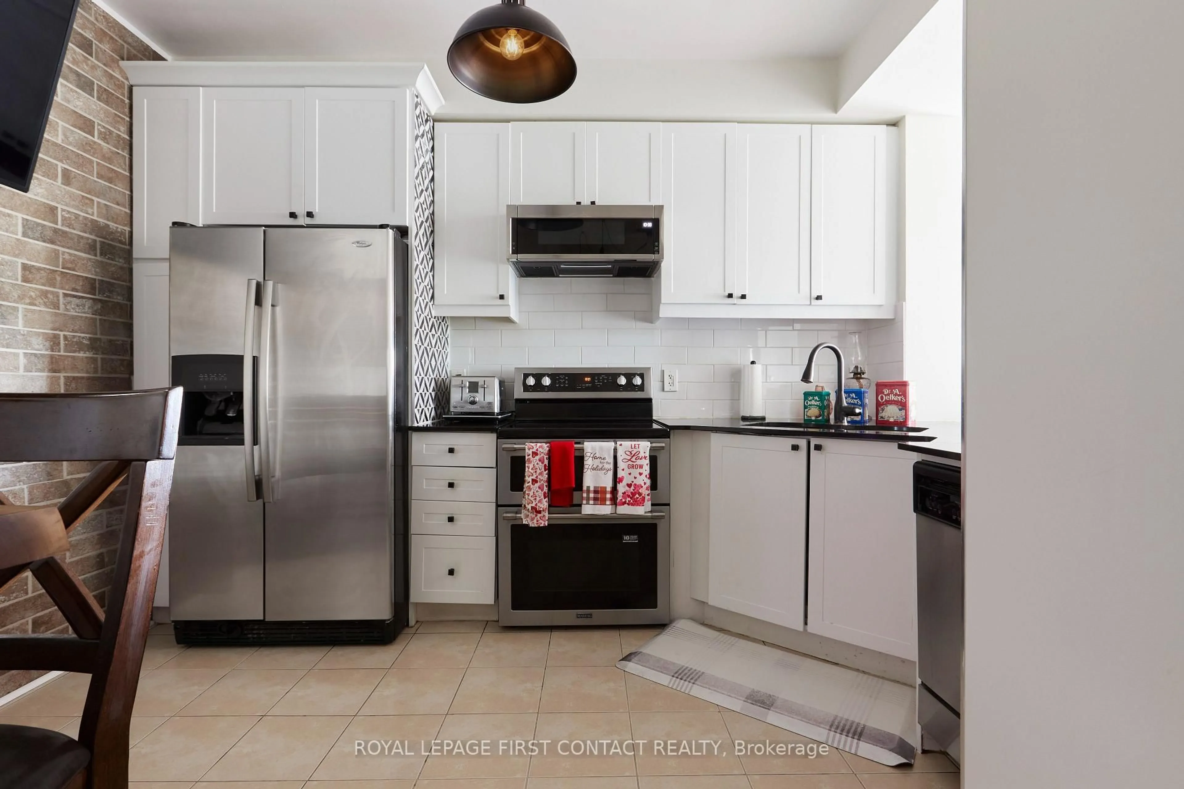 Standard kitchen, ceramic/tile floor for 699 Aberdeen Blvd #706, Midland Ontario L4R 5P2