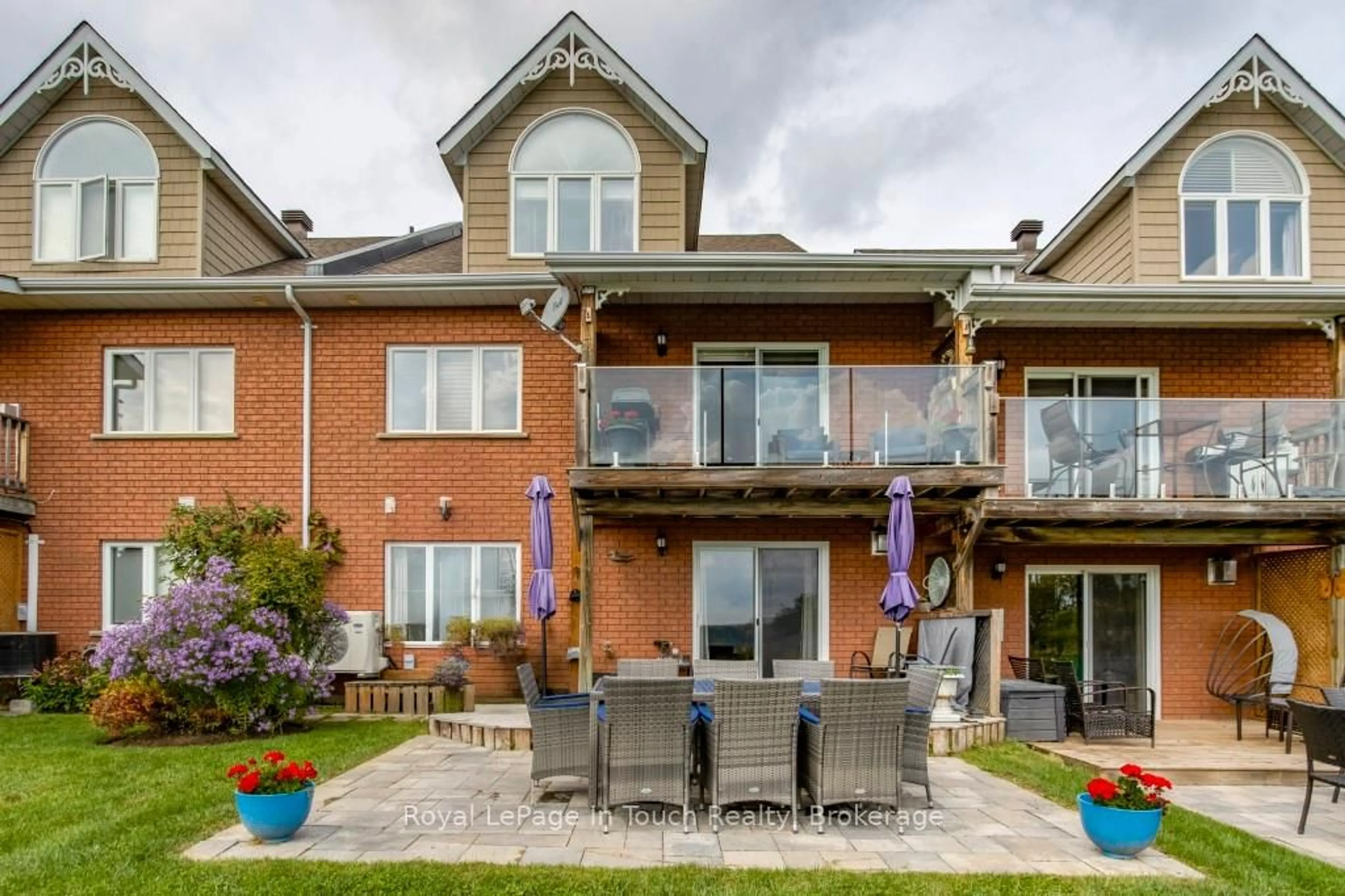 Home with brick exterior material, unknown for 839 Sarah Blvd, Midland Ontario L4R 5M1