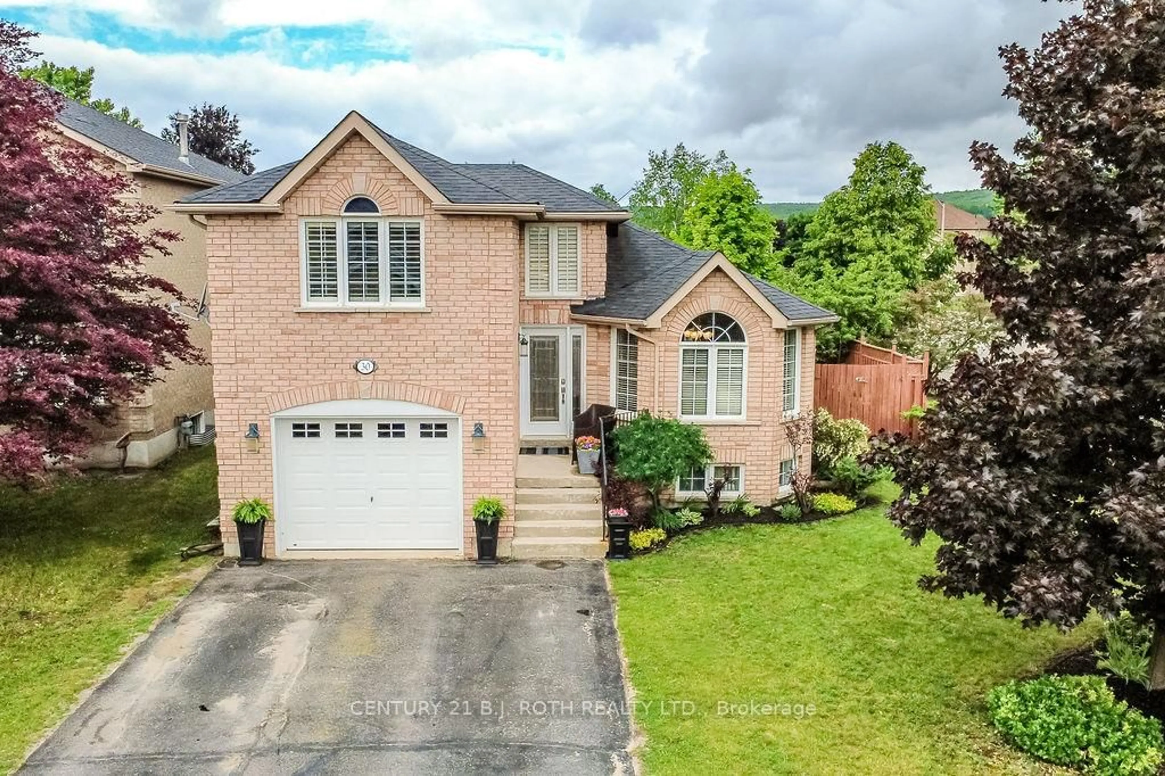 Home with brick exterior material, street for 30 McAvoy Dr, Barrie Ontario L4N 0P8