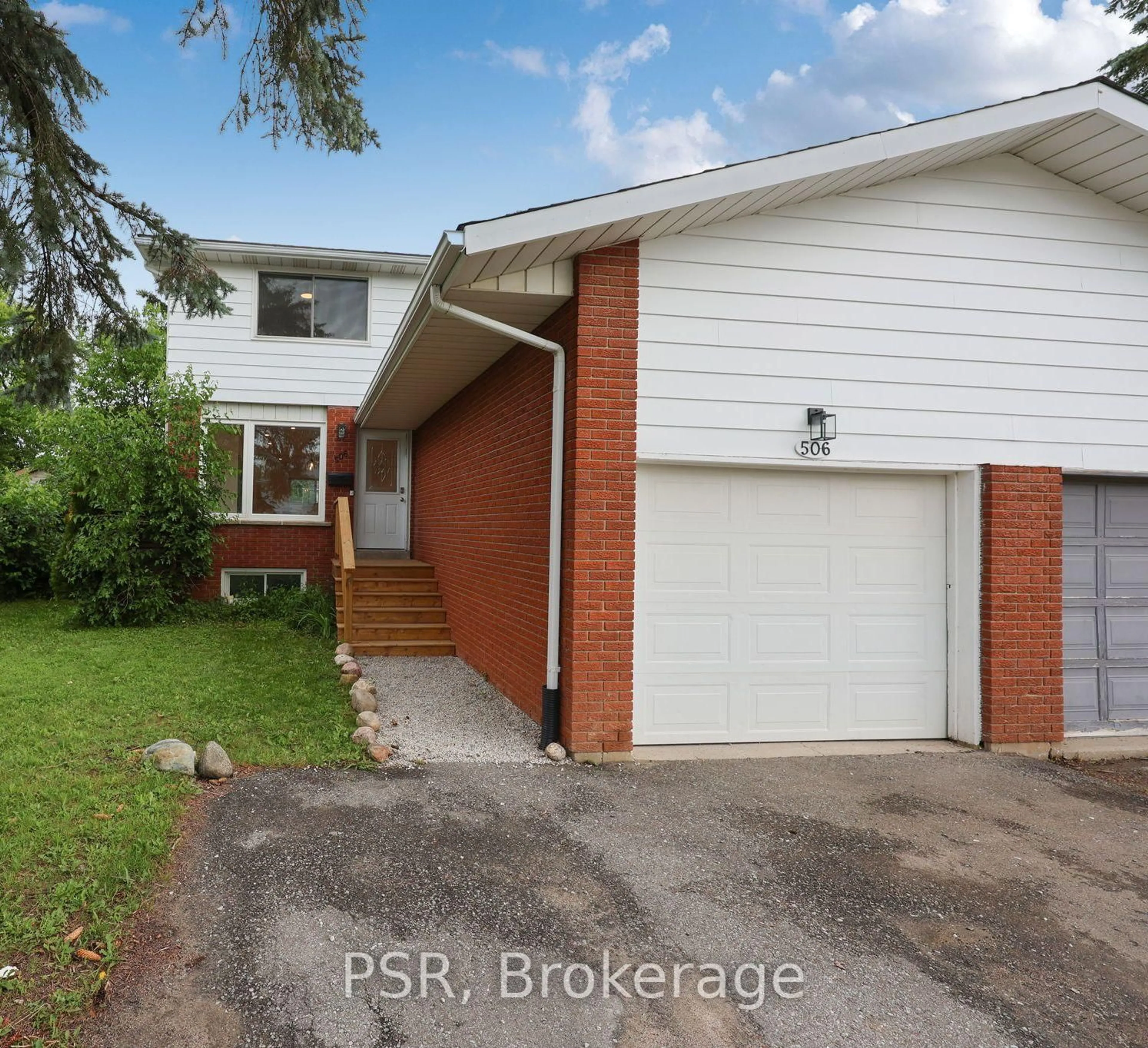 Home with brick exterior material, street for 506 Tenth St, Collingwood Ontario L9Y 2H3
