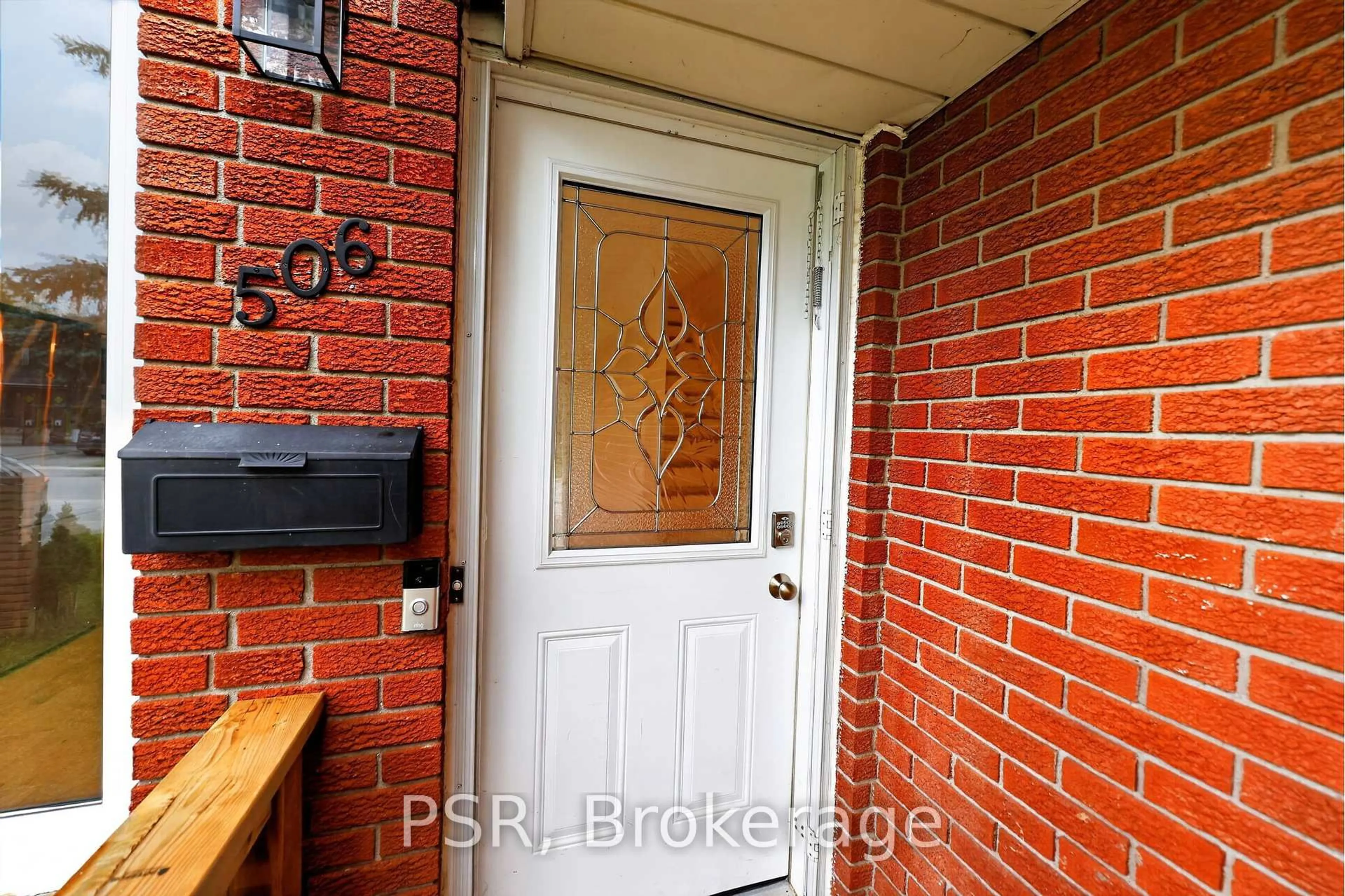 Indoor entryway for 506 Tenth St, Collingwood Ontario L9Y 2H3
