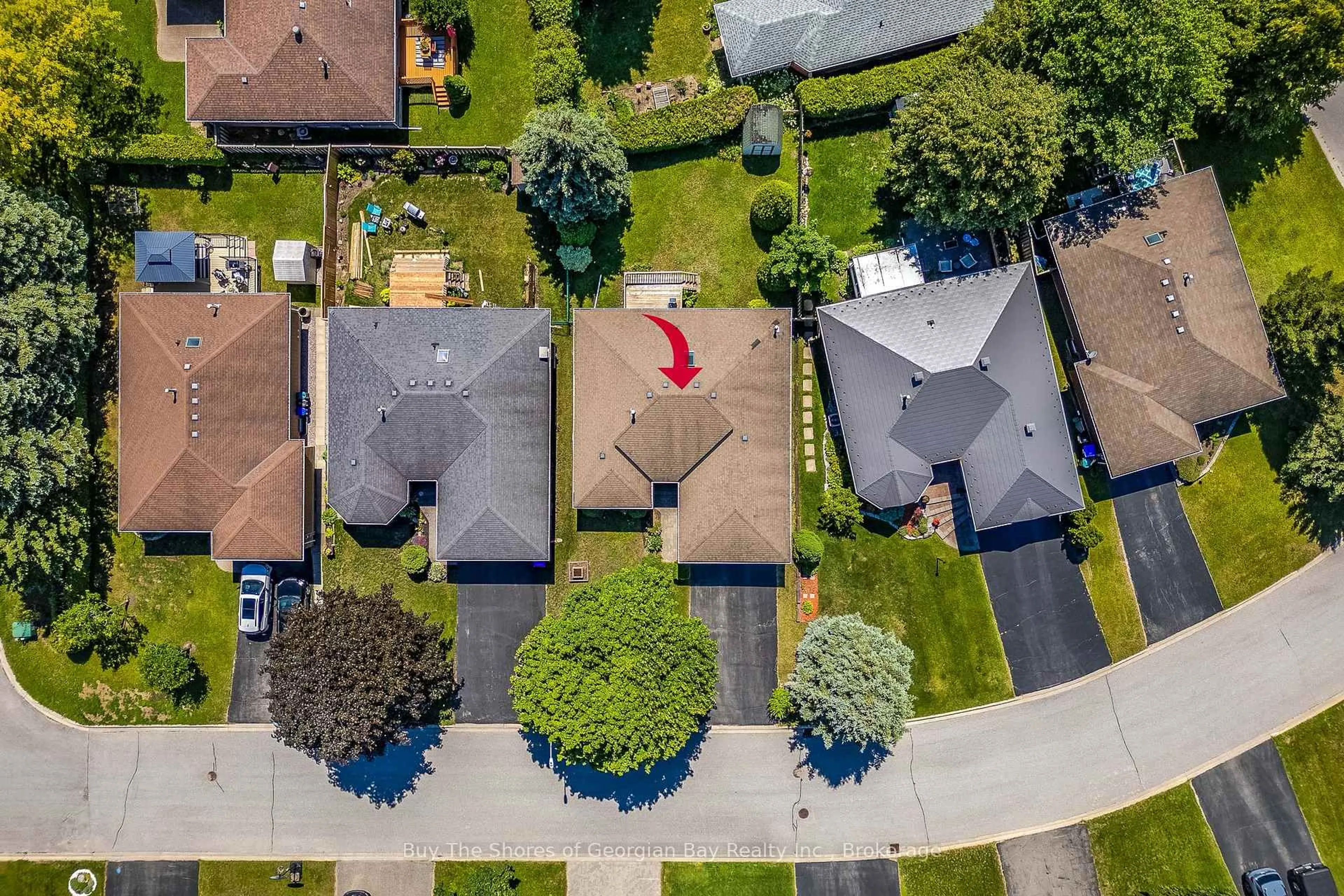 A pic from outside/outdoor area/front of a property/back of a property/a pic from drone, street for 208 Margaret St, Midland Ontario L4R 4Y1