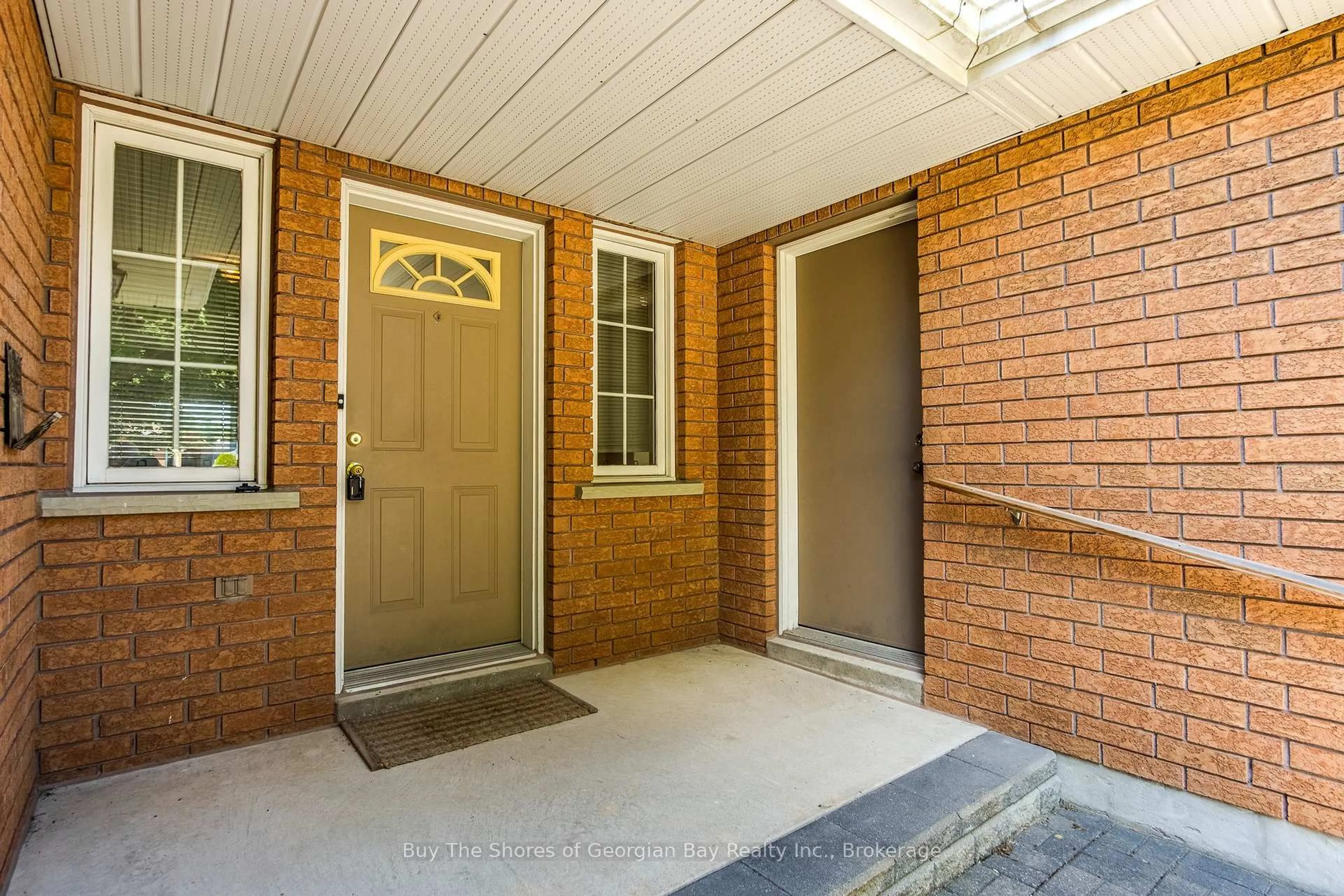 Home with brick exterior material, street for 208 Margaret St, Midland Ontario L4R 4Y1