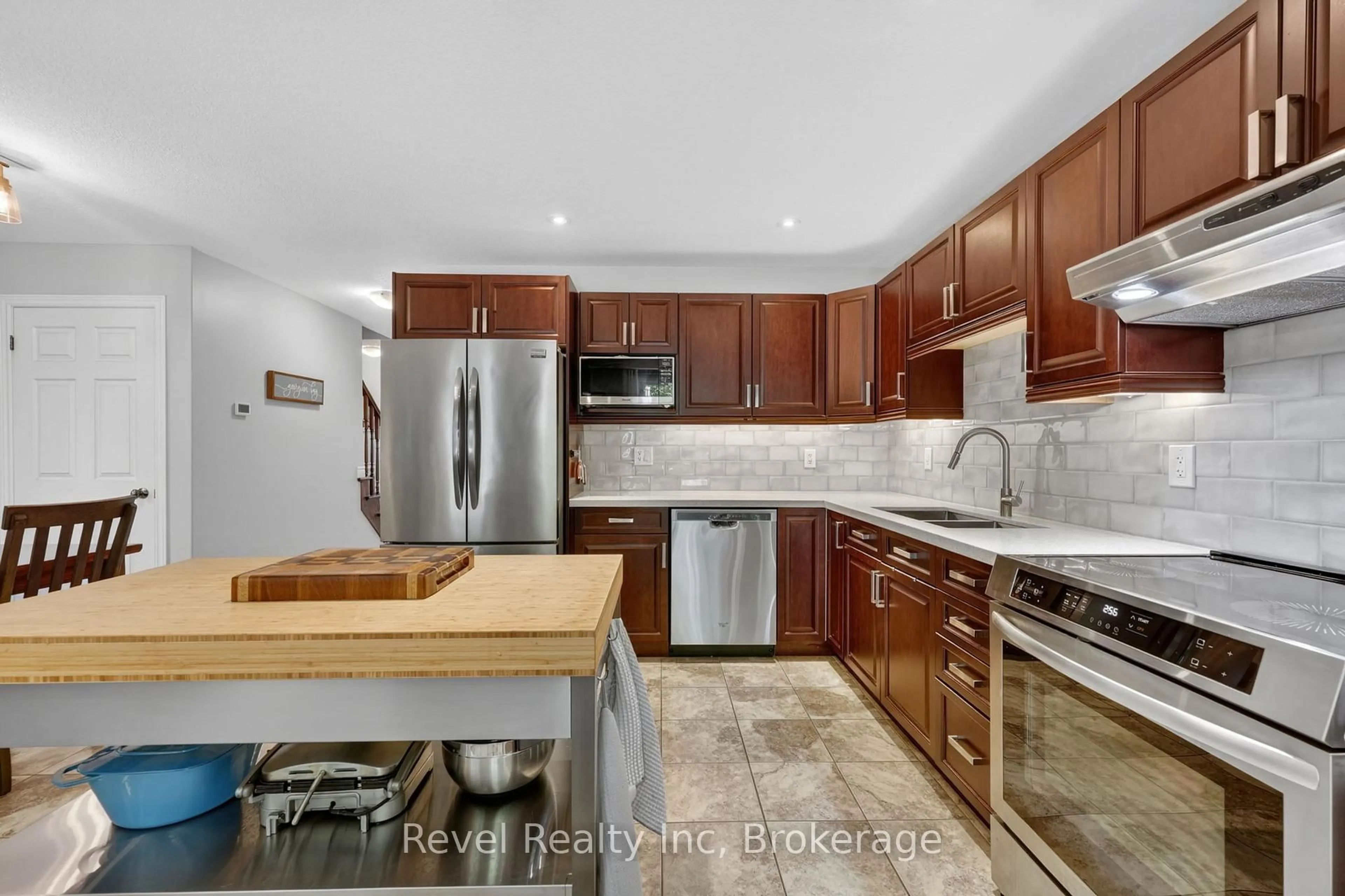 Open concept kitchen, ceramic/tile floor for 1038 COOK Dr, Midland Ontario L4R 0E4