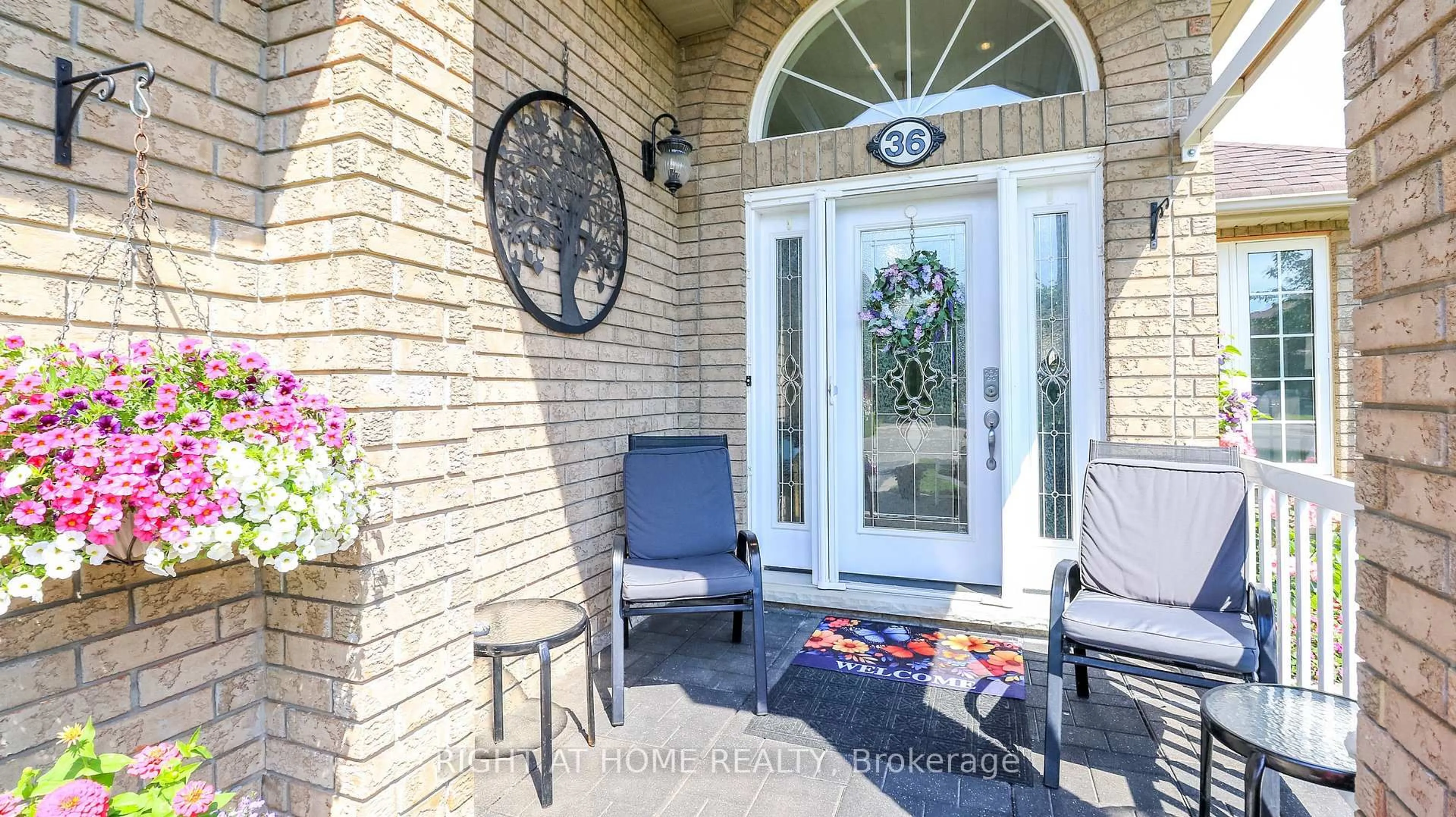 Indoor entryway for 36 Benjamin Lane, Barrie Ontario L4N 0S2