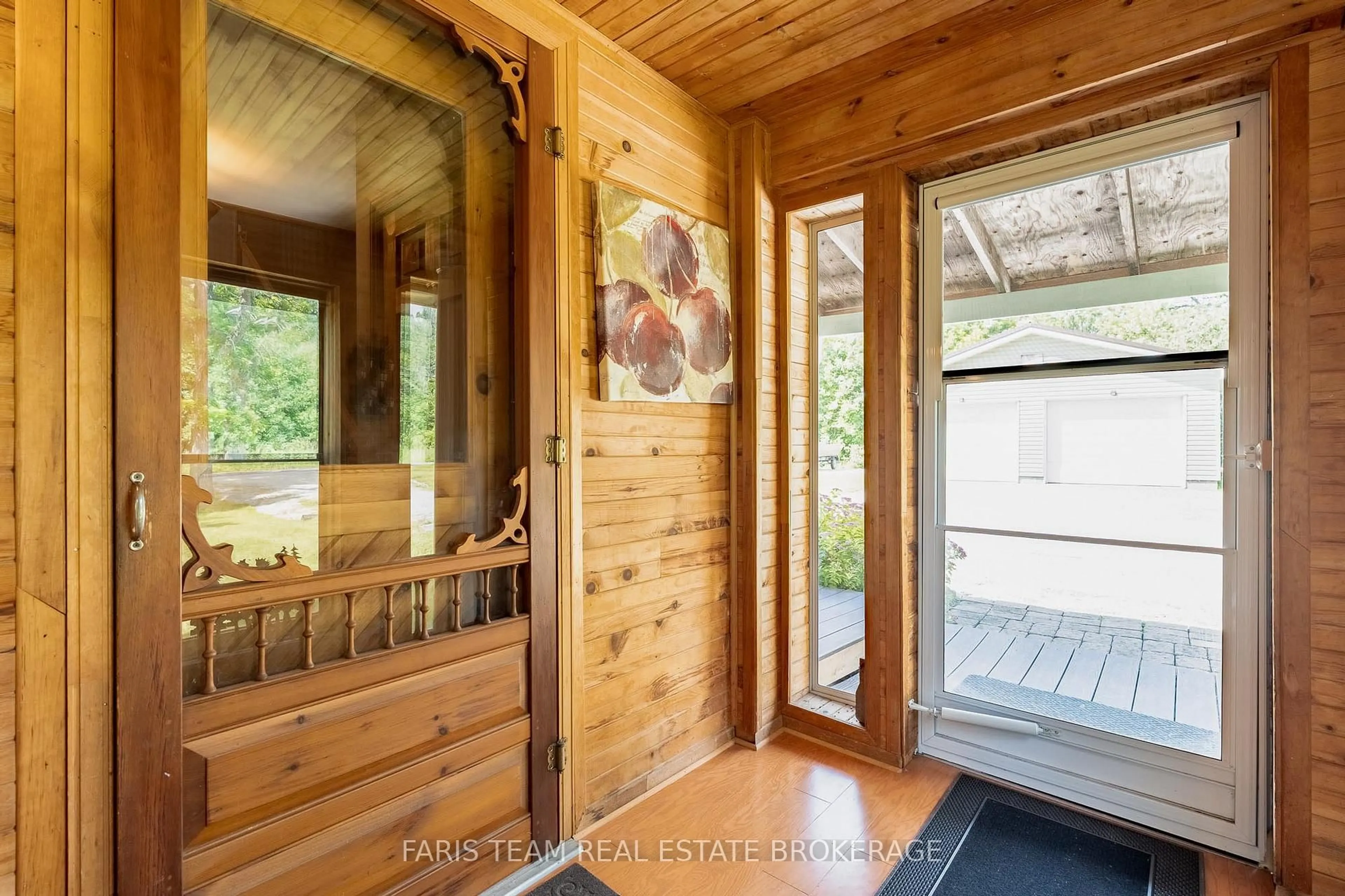 Indoor entryway for 2289 Kinnear Sdrd, Severn Ontario L0K 1E0
