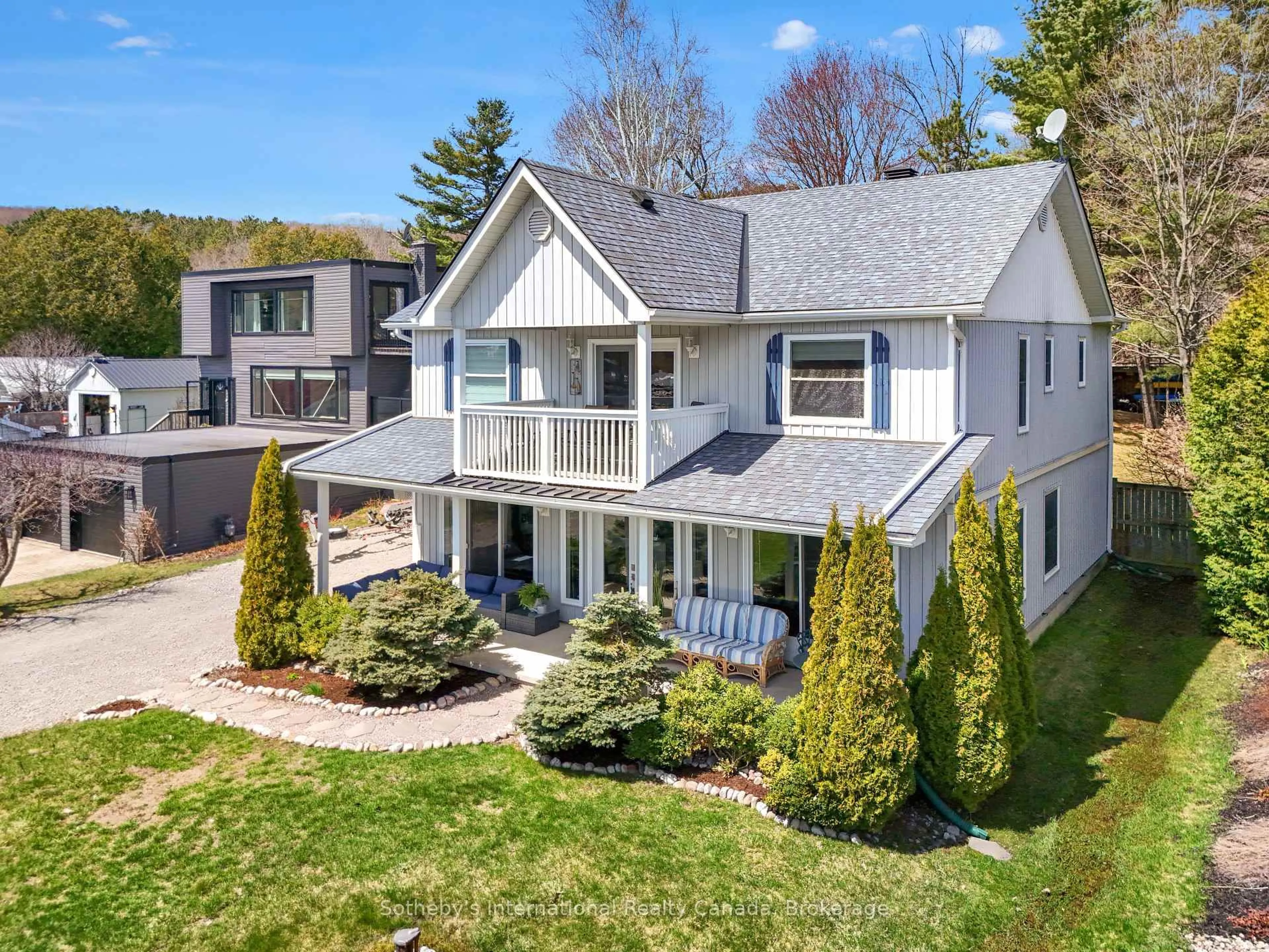 A pic from outside/outdoor area/front of a property/back of a property/a pic from drone, unknown for 604 CHAMPLAIN Rd, Tiny Ontario L9M 0C2