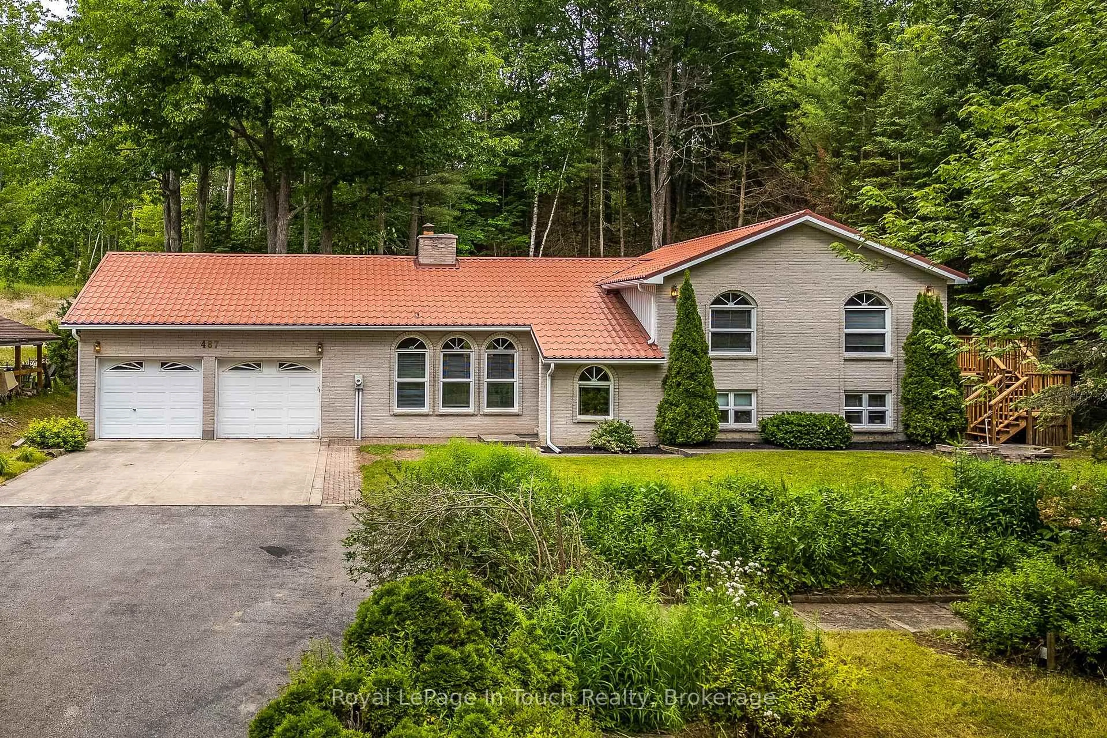 A pic from outside/outdoor area/front of a property/back of a property/a pic from drone, unknown for 487 Tiny Beaches Rd, Tiny Ontario L0L 2T0