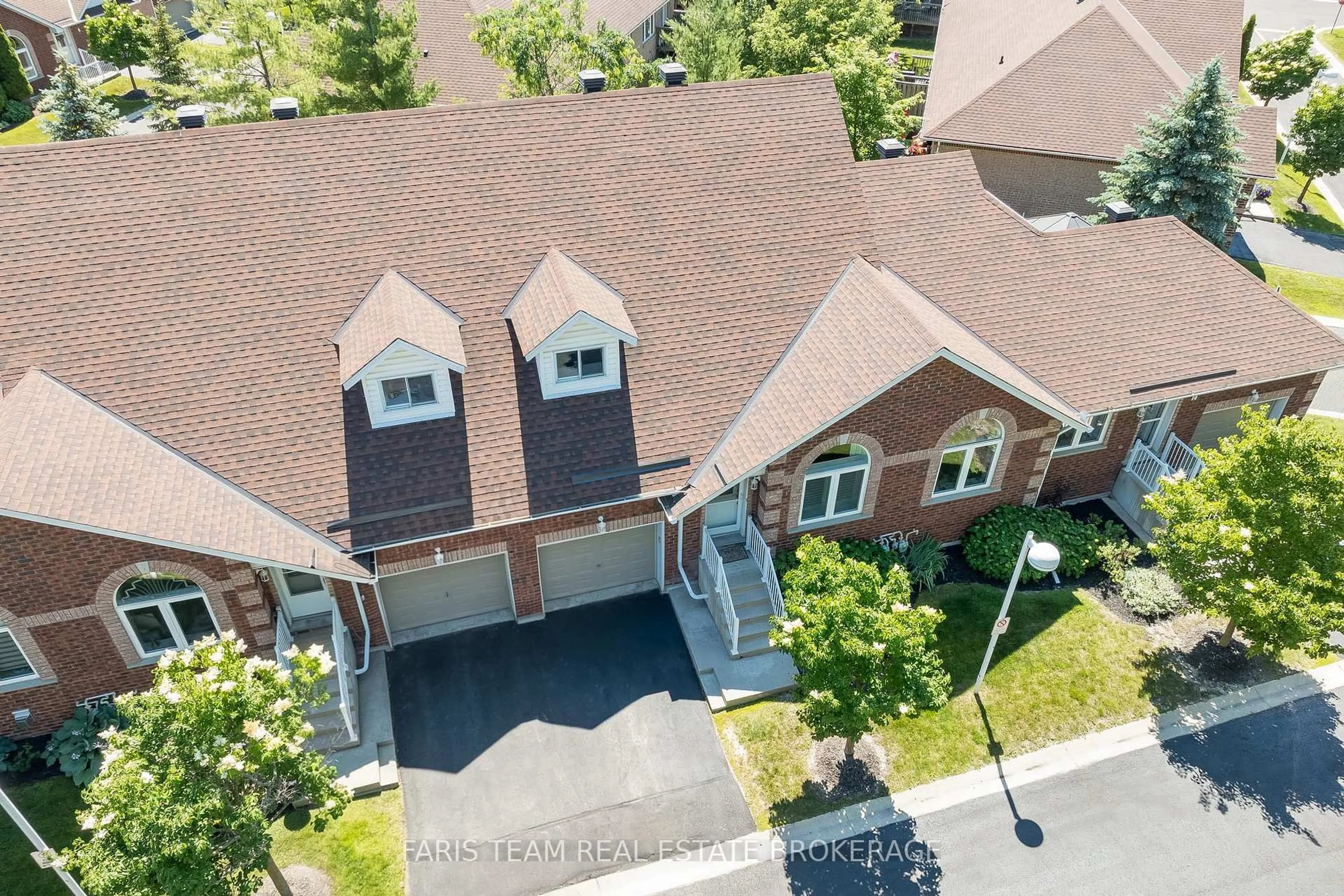 A pic from outside/outdoor area/front of a property/back of a property/a pic from drone, street for 358 Little Ave #13, Barrie Ontario L4N 2Z6
