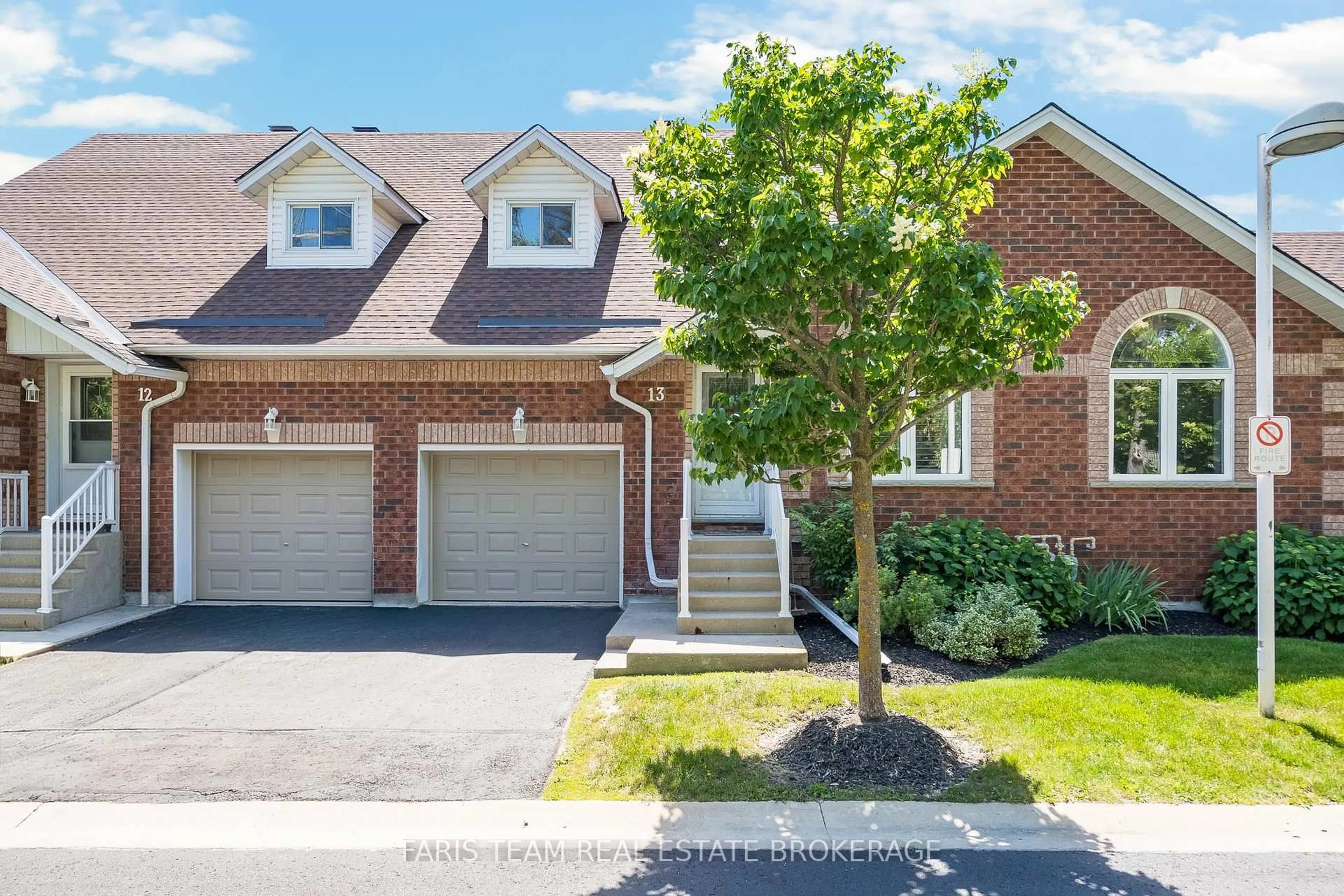 A pic from outside/outdoor area/front of a property/back of a property/a pic from drone, street for 358 Little Ave #13, Barrie Ontario L4N 2Z6