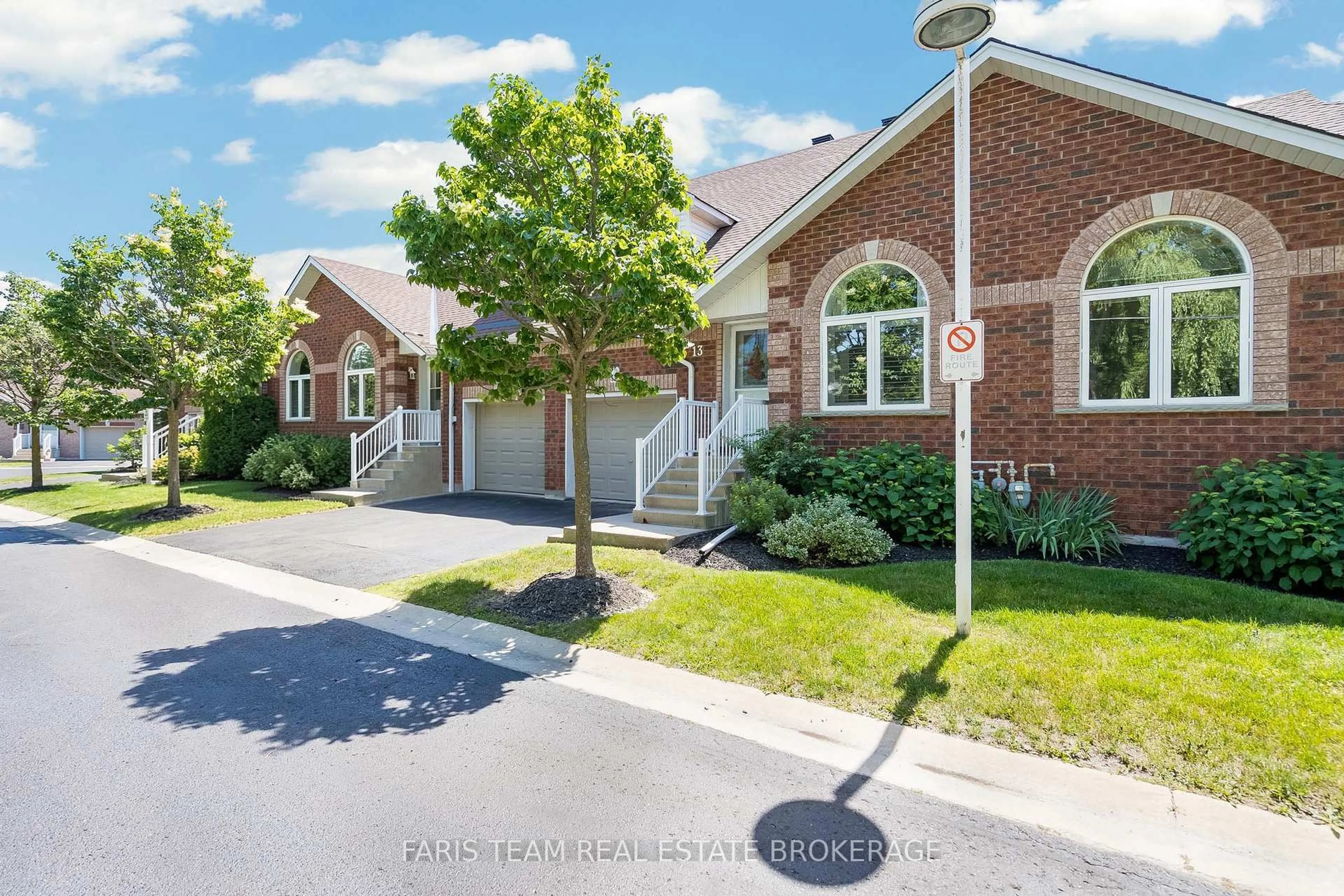 A pic from outside/outdoor area/front of a property/back of a property/a pic from drone, street for 358 Little Ave #13, Barrie Ontario L4N 2Z6