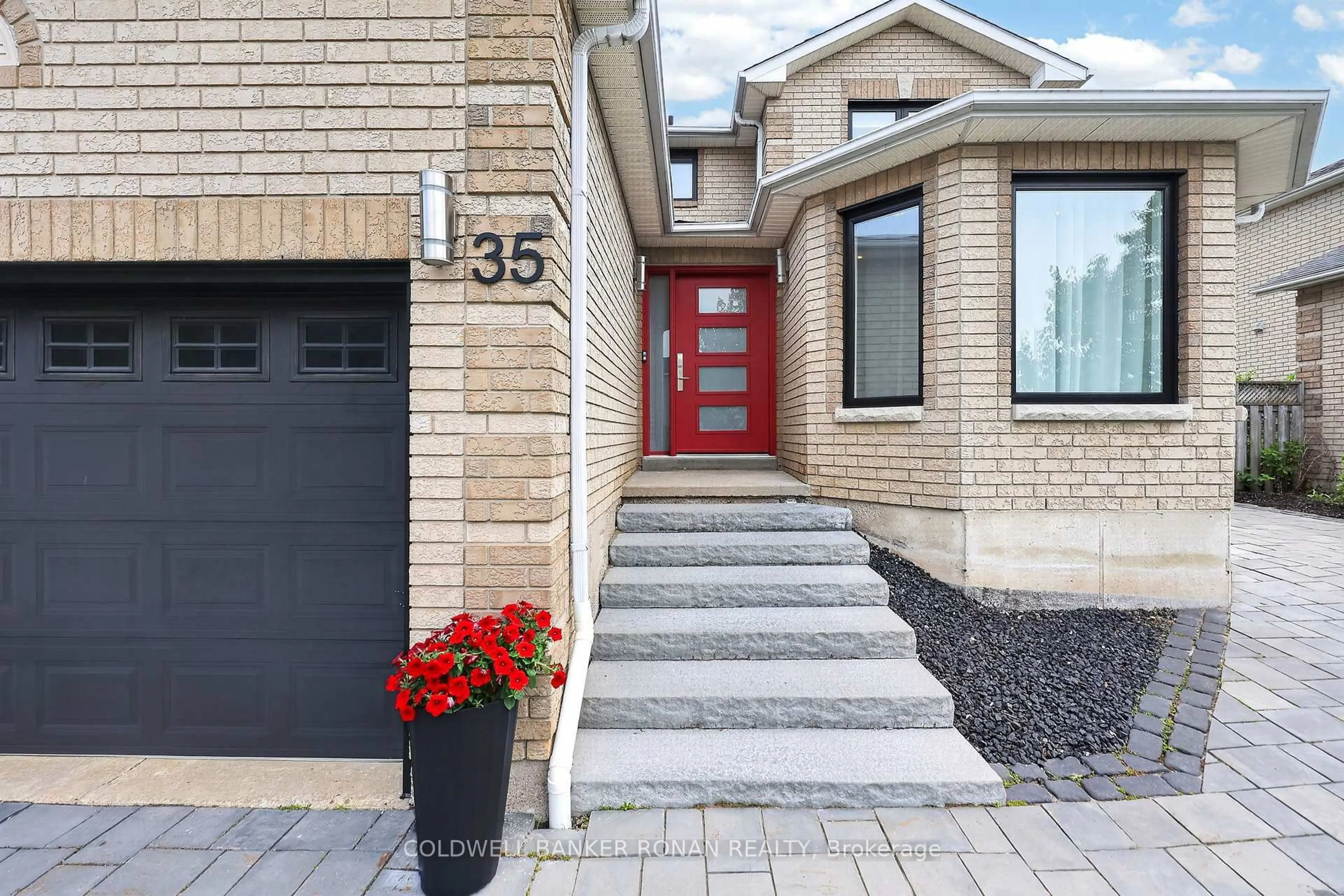 Home with brick exterior material, street for 35 Farmstead Cres, Barrie Ontario L4N 8S2