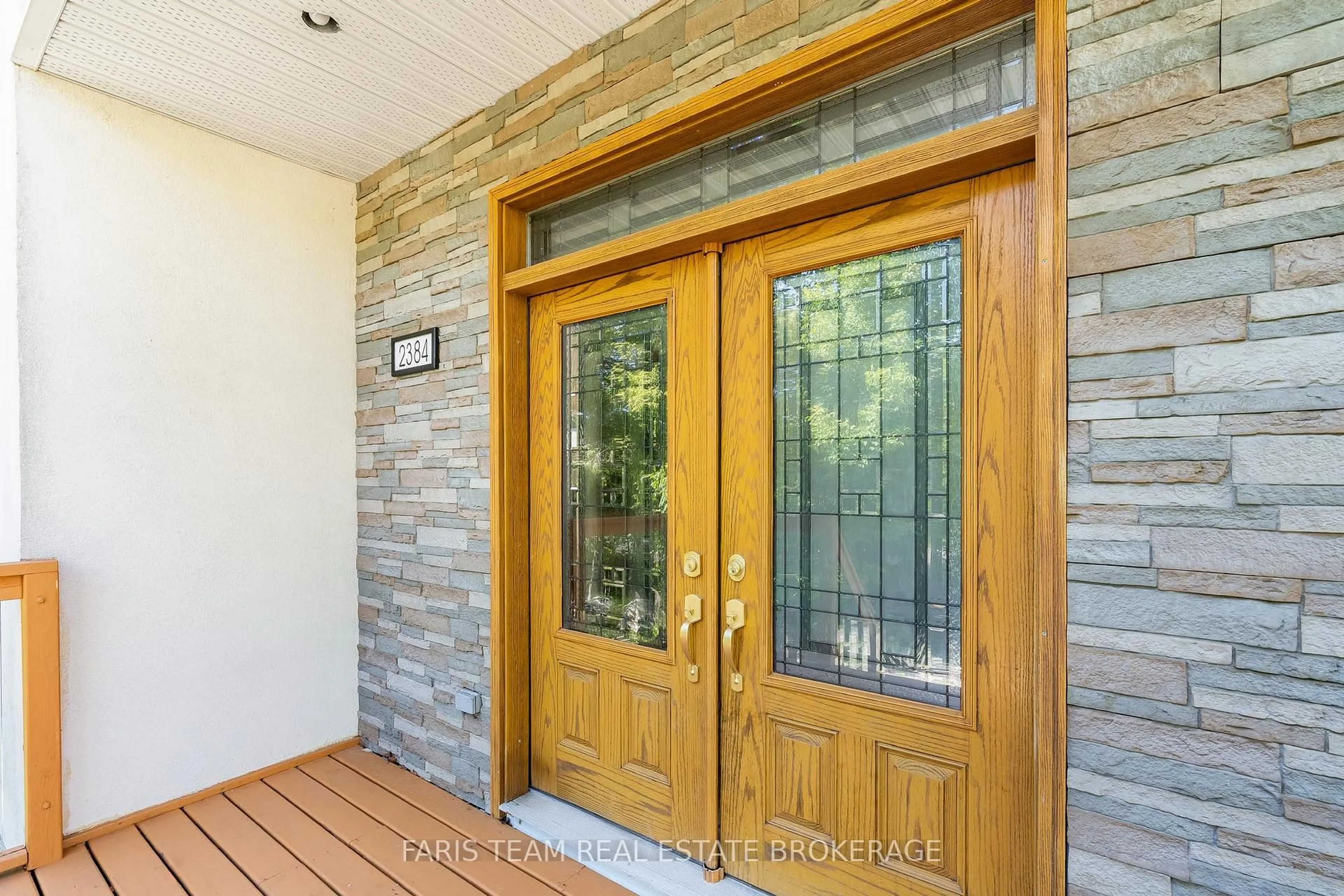 Indoor entryway for 2384 Champlain Rd, Tiny Ontario L9M 0C9