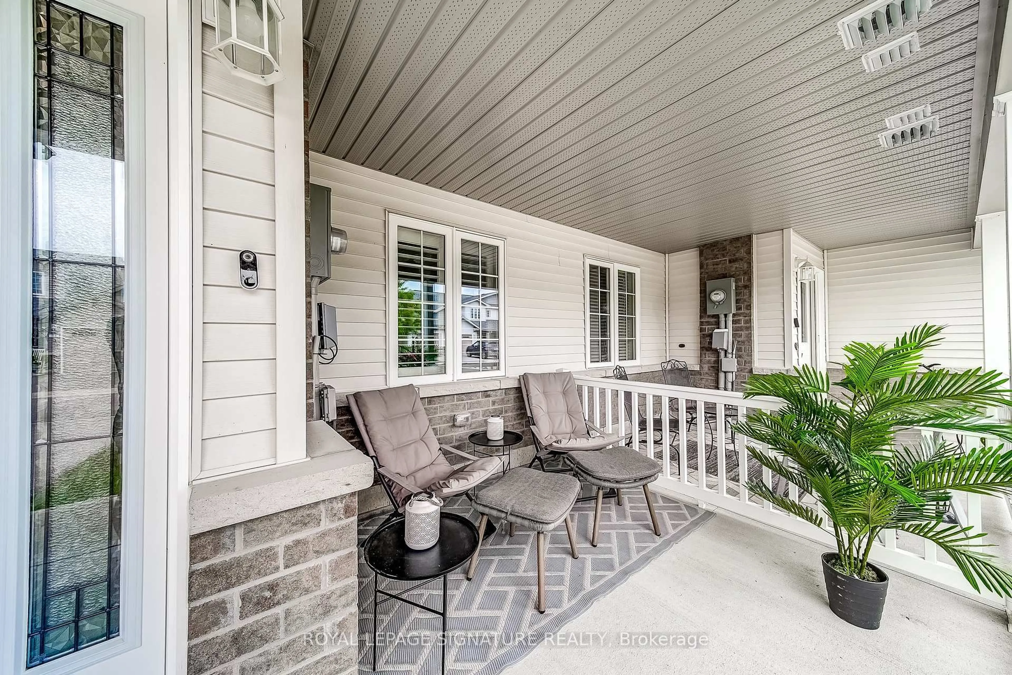 Patio, street for 61 Ivy Cres, Wasaga Beach Ontario L9Z 0H8