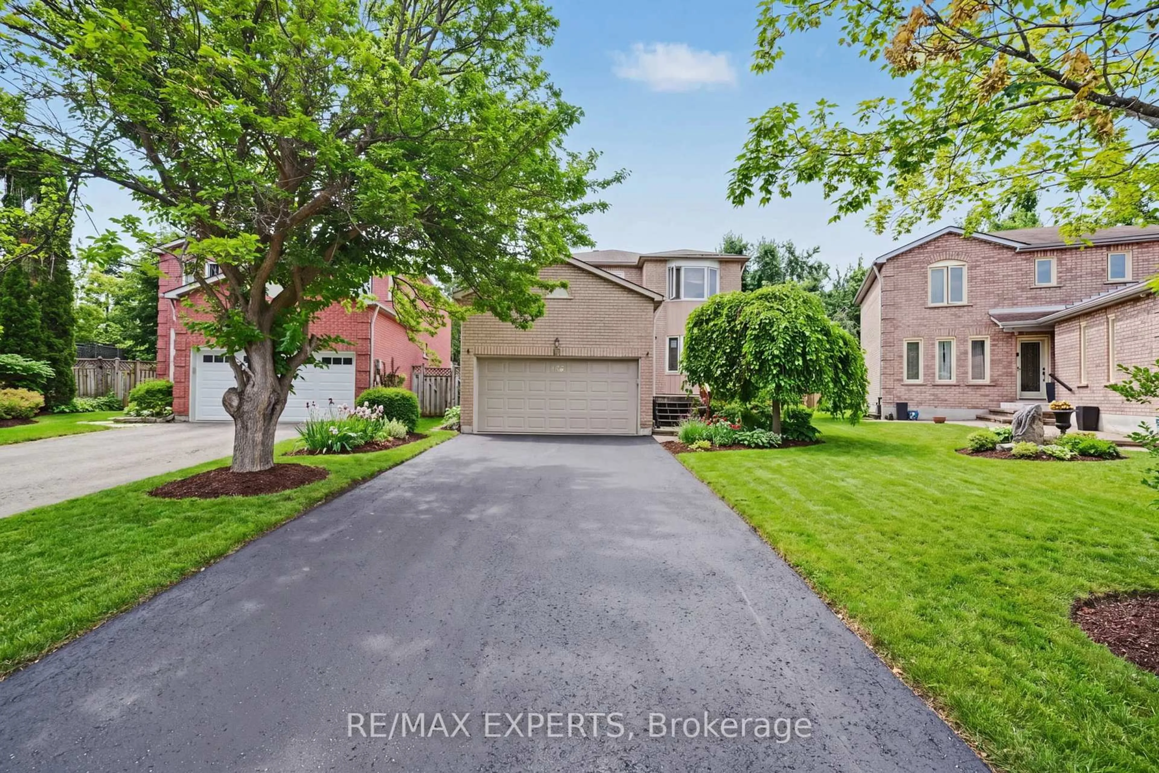 A pic from outside/outdoor area/front of a property/back of a property/a pic from drone, street for 45 Blair Cres, Barrie Ontario L4M 5Y6