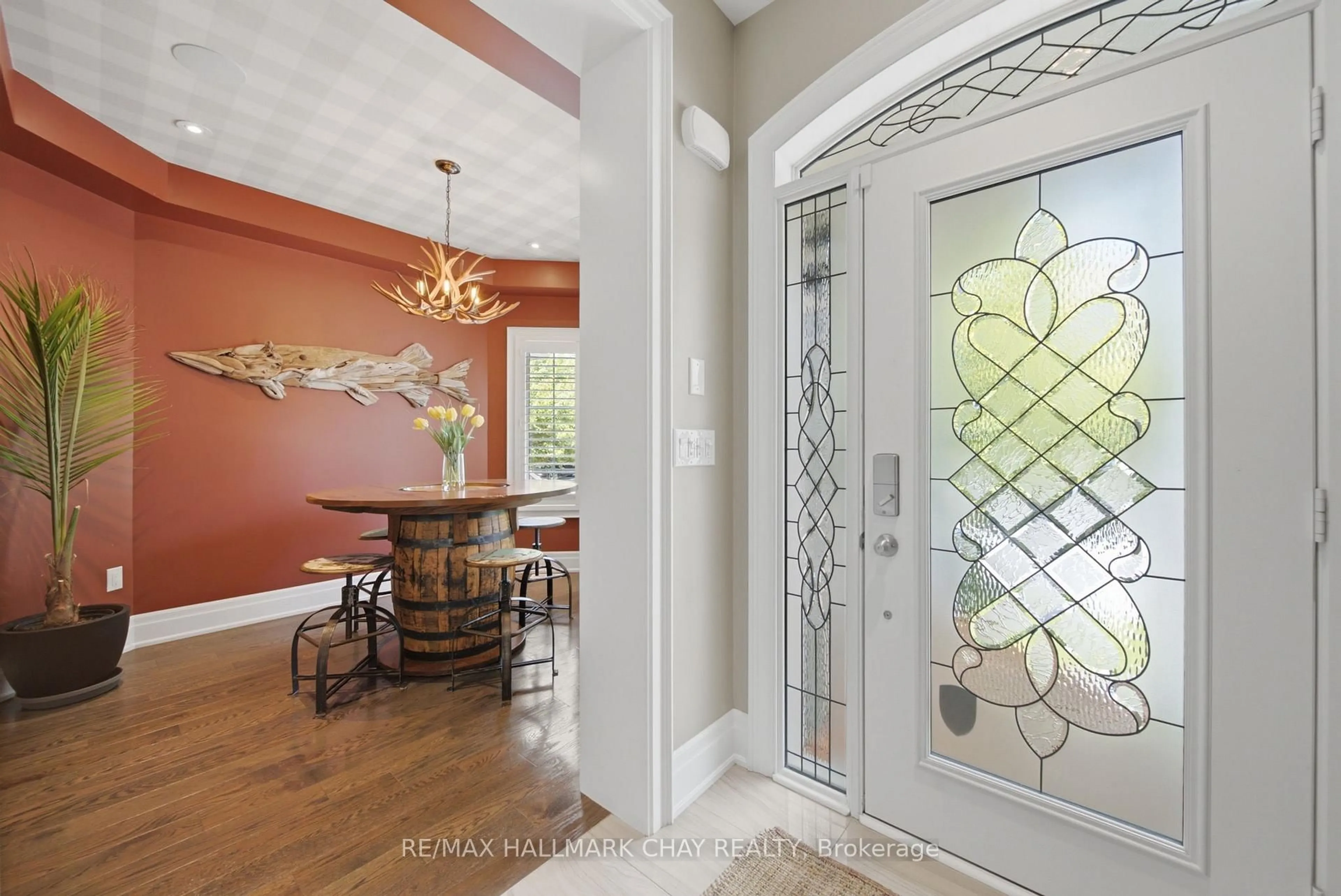 Indoor entryway for 3306 Summerhill Way, Severn Ontario L3V 0E1