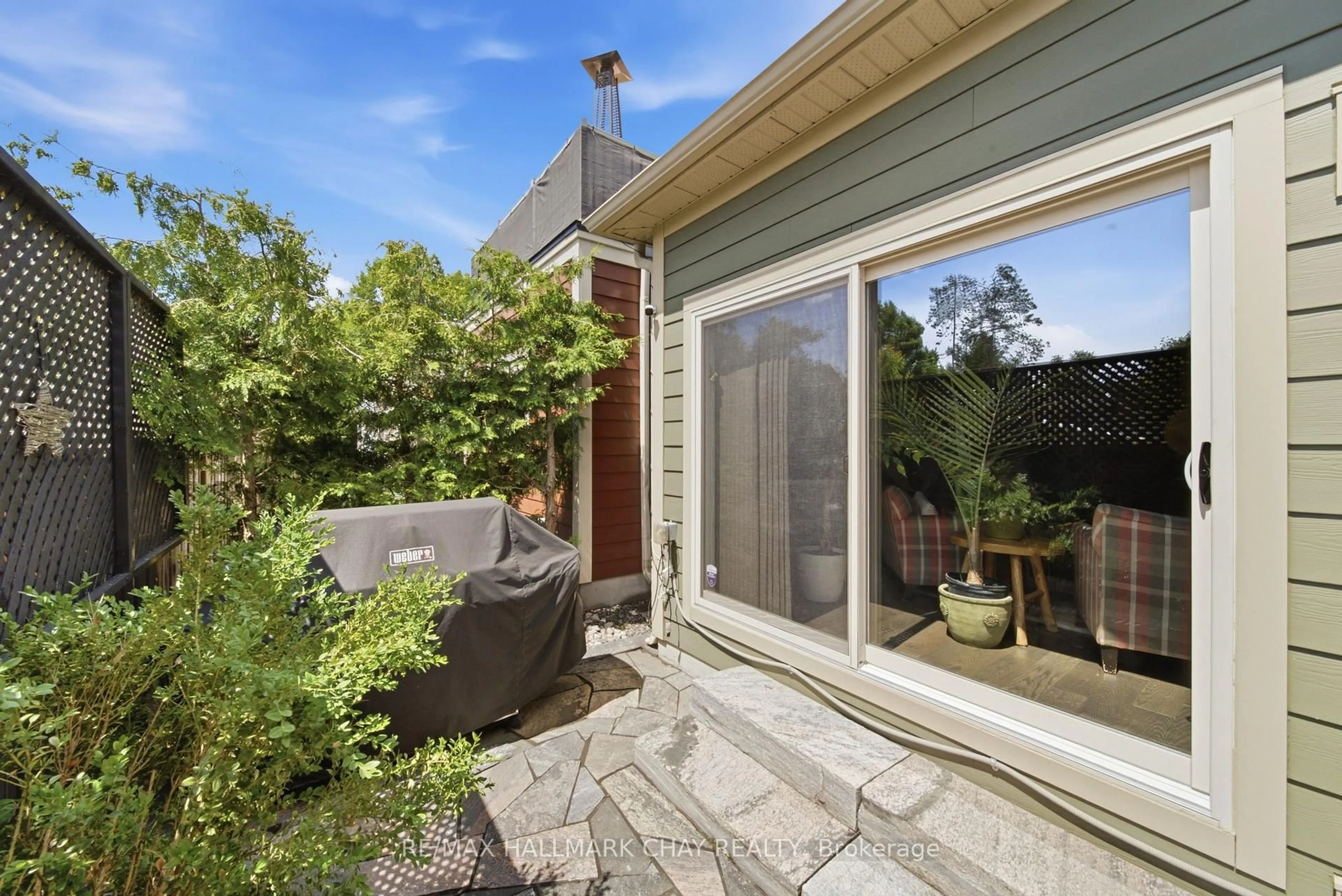 Patio, street for 3306 Summerhill Way, Severn Ontario L3V 0E1