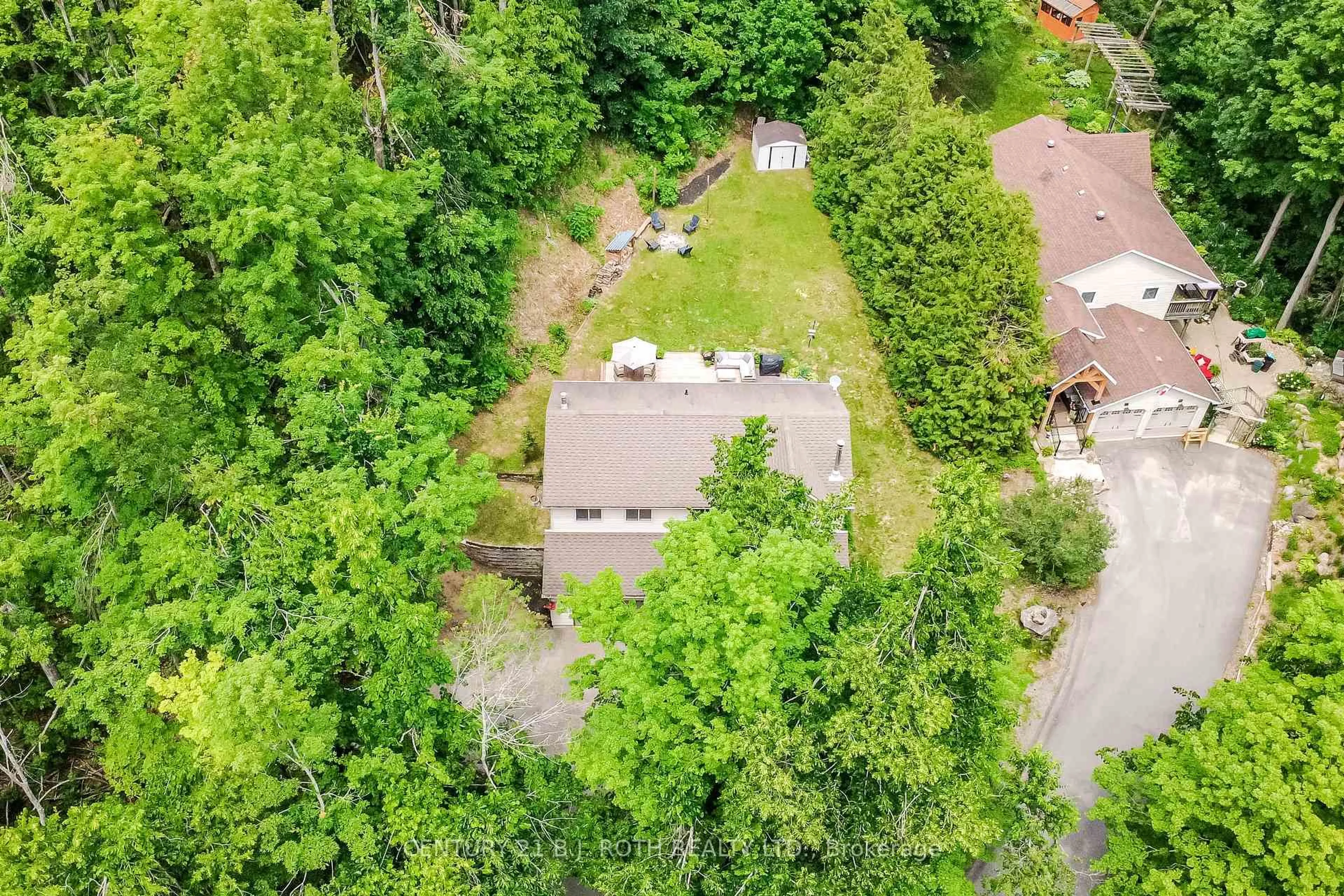 A pic from outside/outdoor area/front of a property/back of a property/a pic from drone, forest/trees view for 29 ALGONQUIN Tr, Oro-Medonte Ontario L0K 1E0