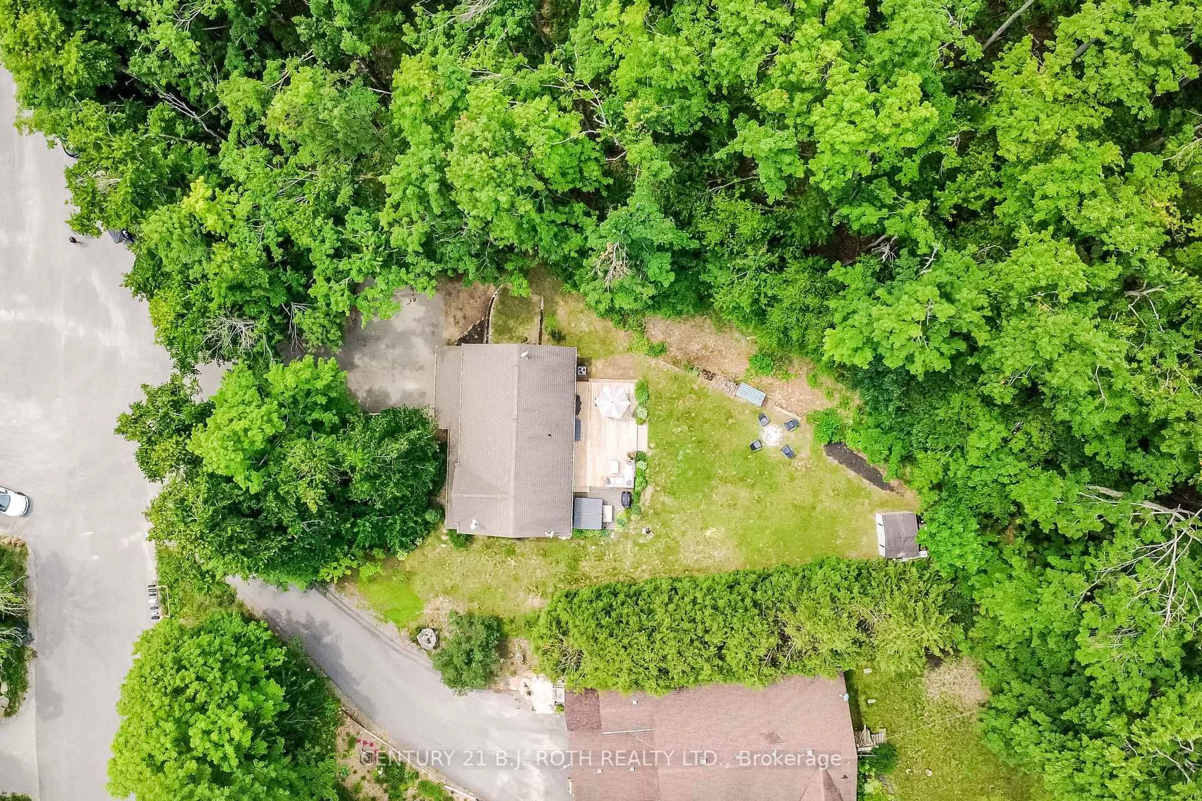 A pic from outside/outdoor area/front of a property/back of a property/a pic from drone, forest/trees view for 29 ALGONQUIN Tr, Oro-Medonte Ontario L0K 1E0