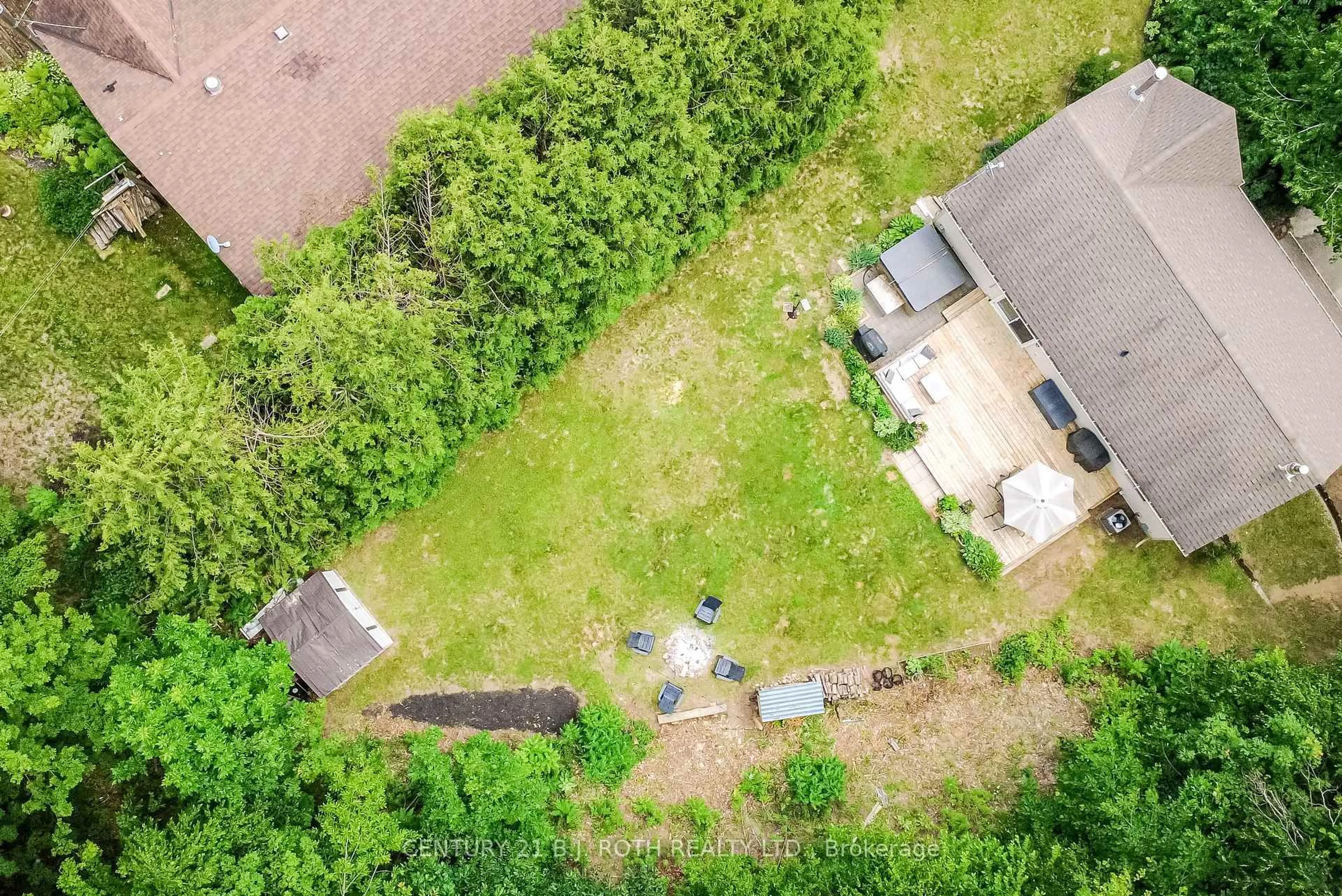 A pic from outside/outdoor area/front of a property/back of a property/a pic from drone, forest/trees view for 29 ALGONQUIN Tr, Oro-Medonte Ontario L0K 1E0