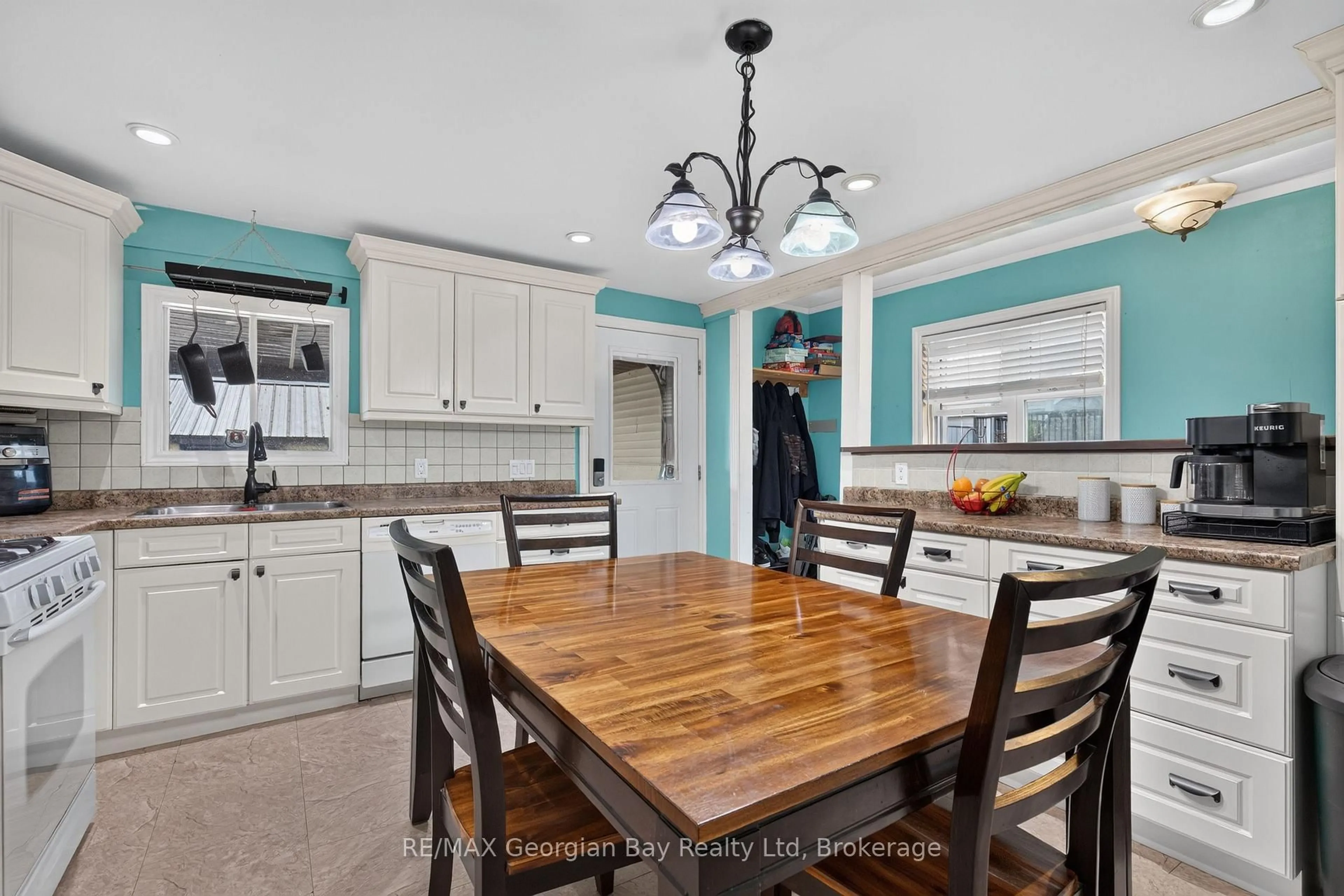 Open concept kitchen, ceramic/tile floor for 676 3rd Ave, Tay Ontario L0K 1R0