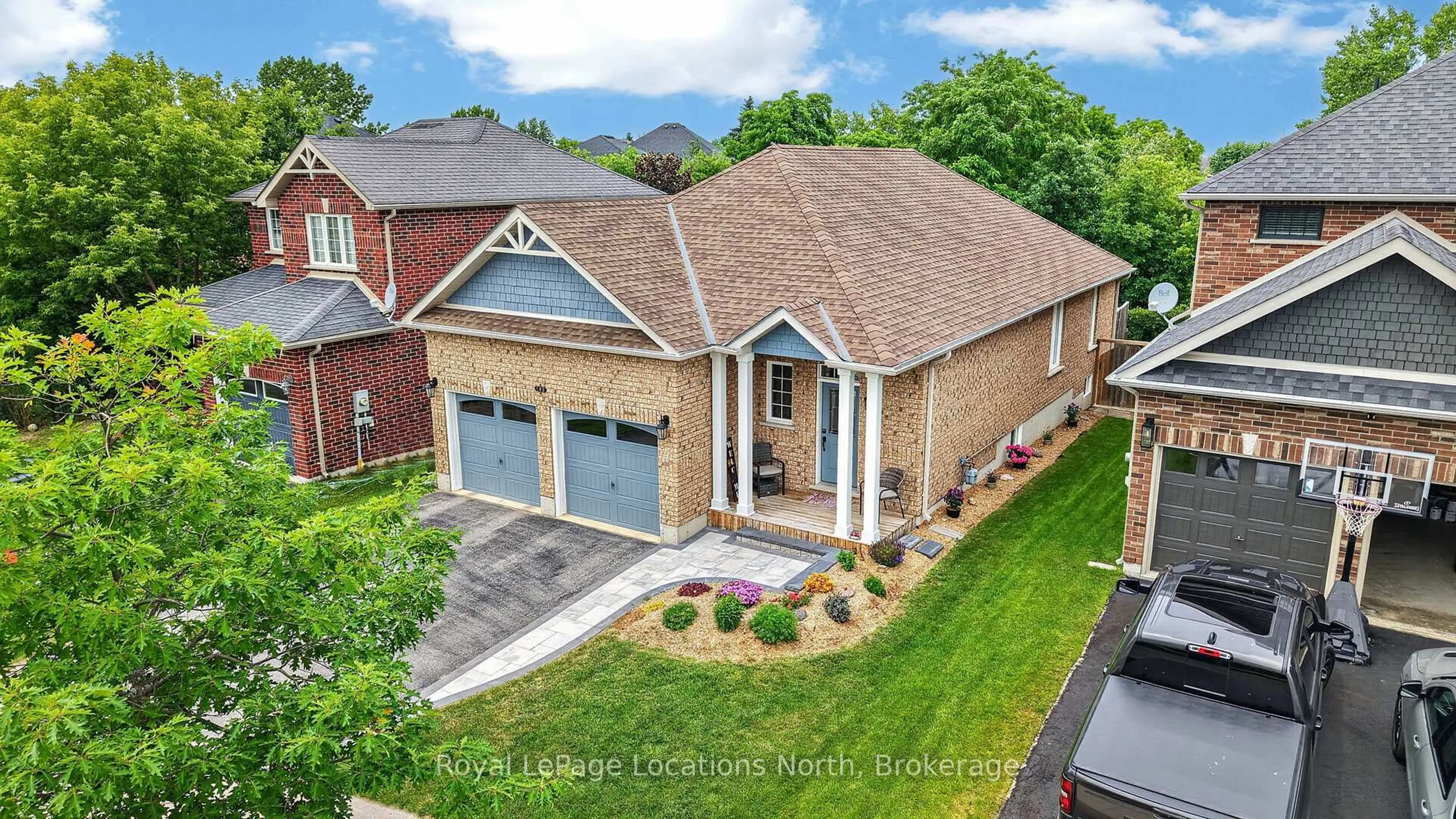 A pic from outside/outdoor area/front of a property/back of a property/a pic from drone, street for 165 Findlay Dr, Collingwood Ontario L9Y 0H4