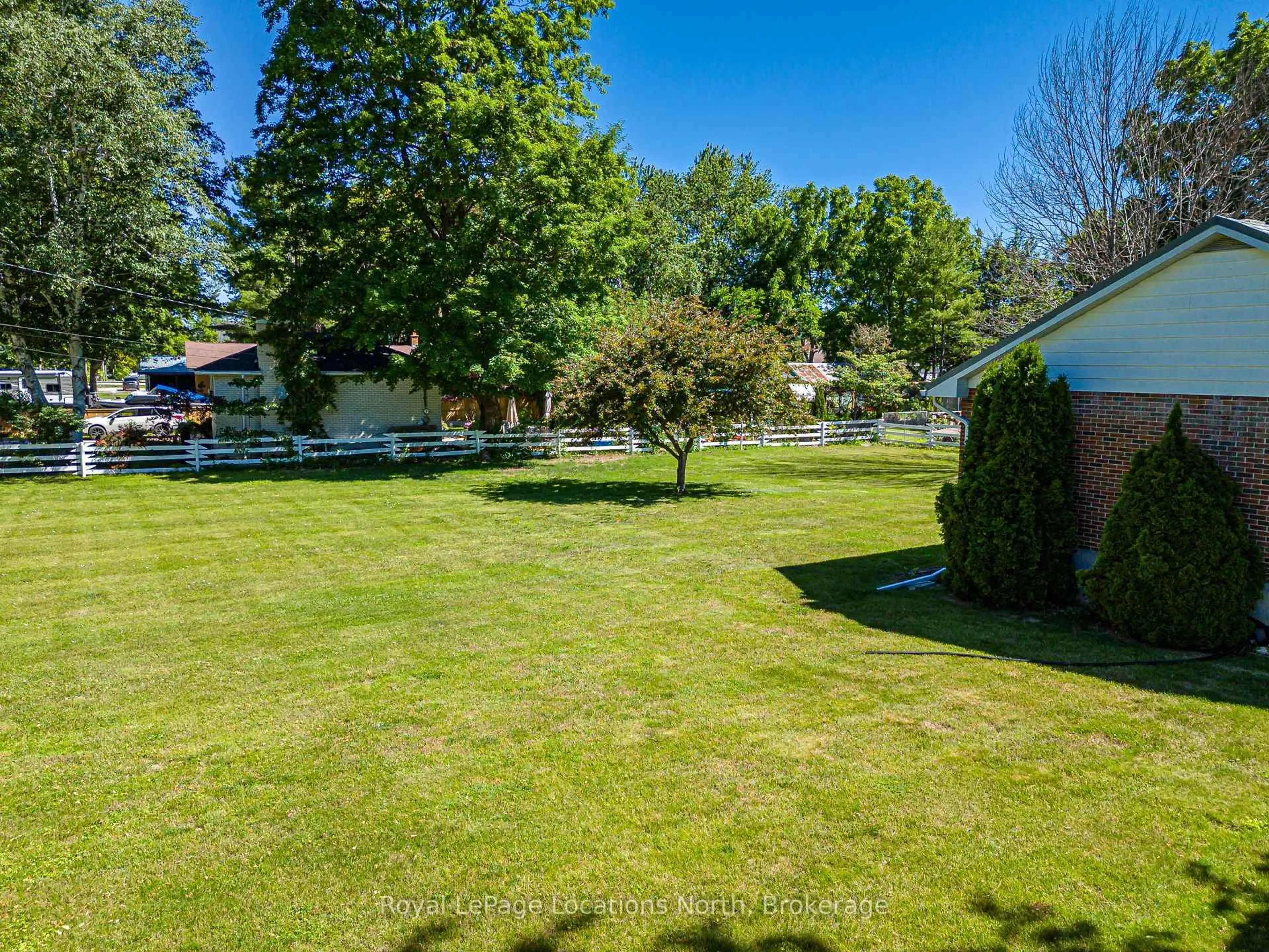 A pic from outside/outdoor area/front of a property/back of a property/a pic from drone, unknown for 2 Buist St, Clearview Ontario L0M 1P0