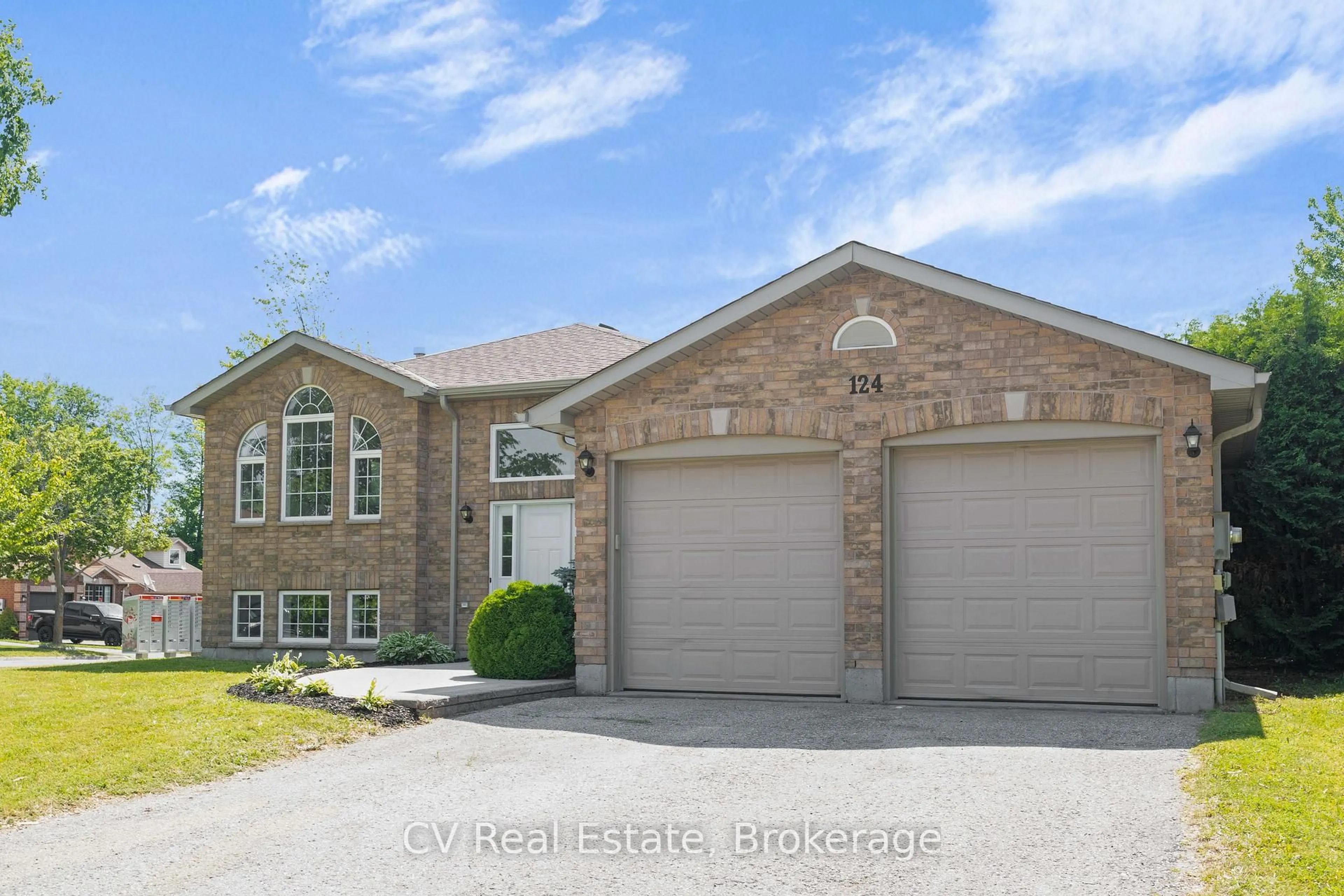 Home with brick exterior material, street for 124 Columbia Rd, Barrie Ontario L4N 8E5