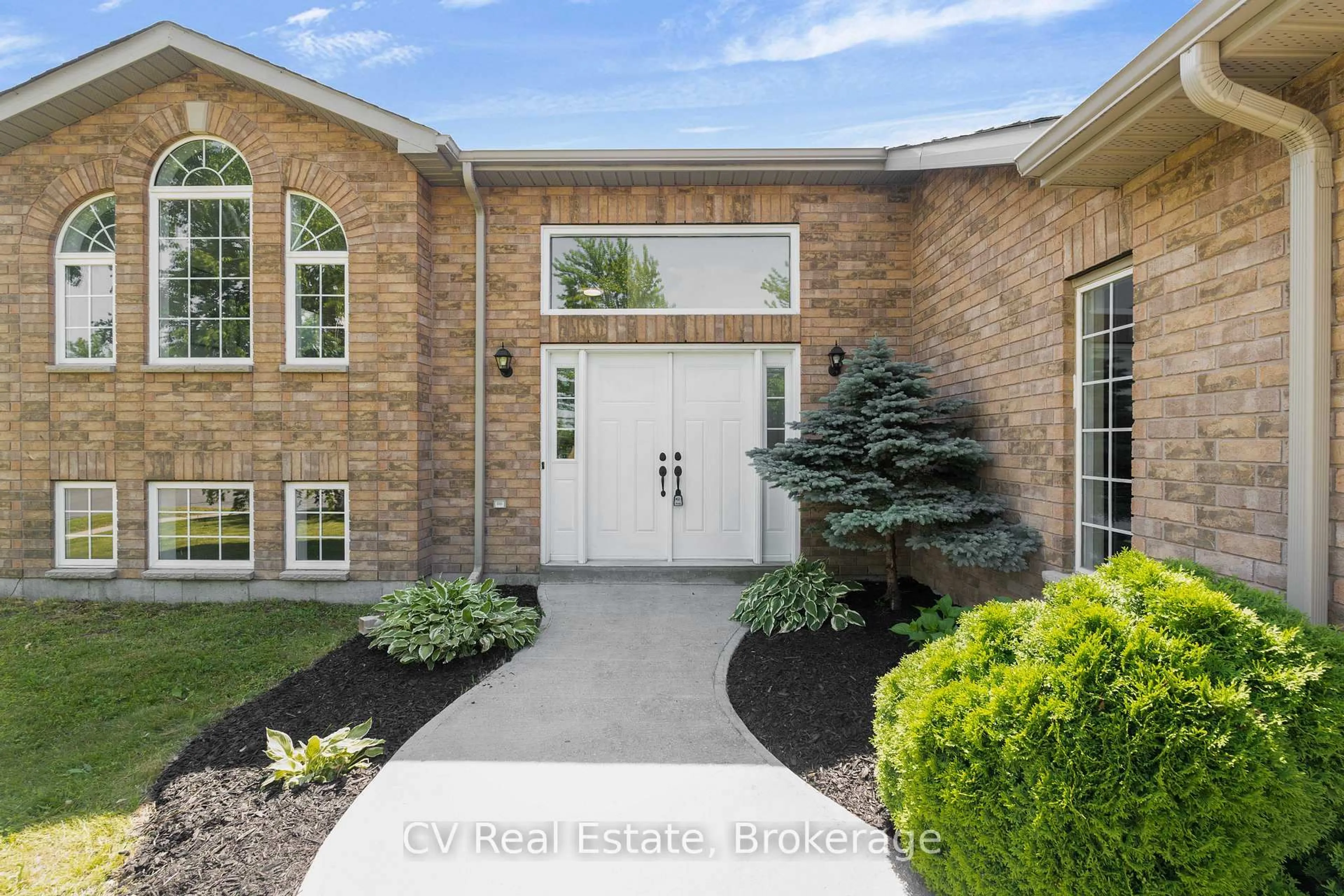Home with brick exterior material, street for 124 Columbia Rd, Barrie Ontario L4N 8E5