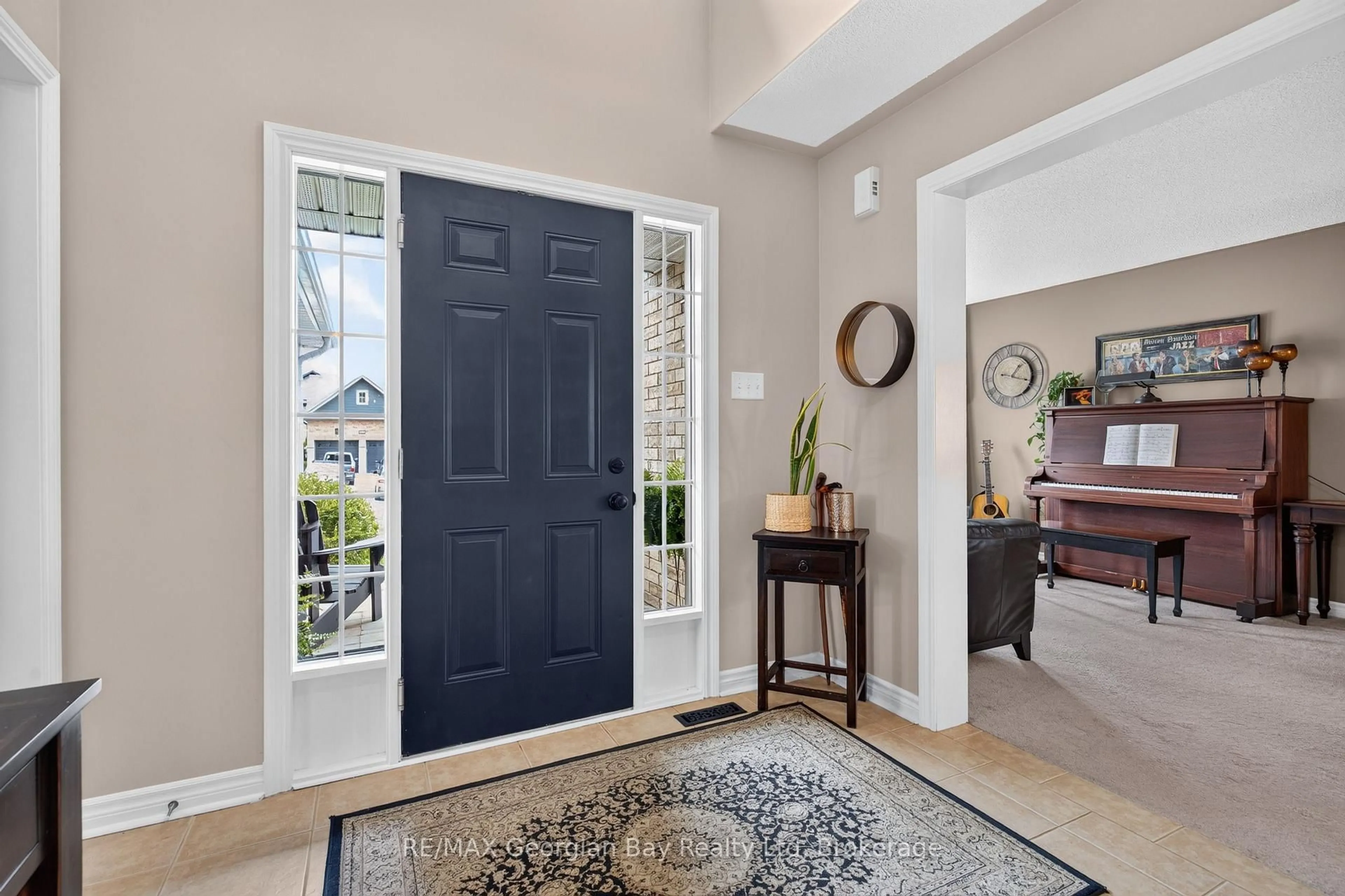 Indoor entryway for 400 Keller Dr, Midland Ontario L4R 0A7