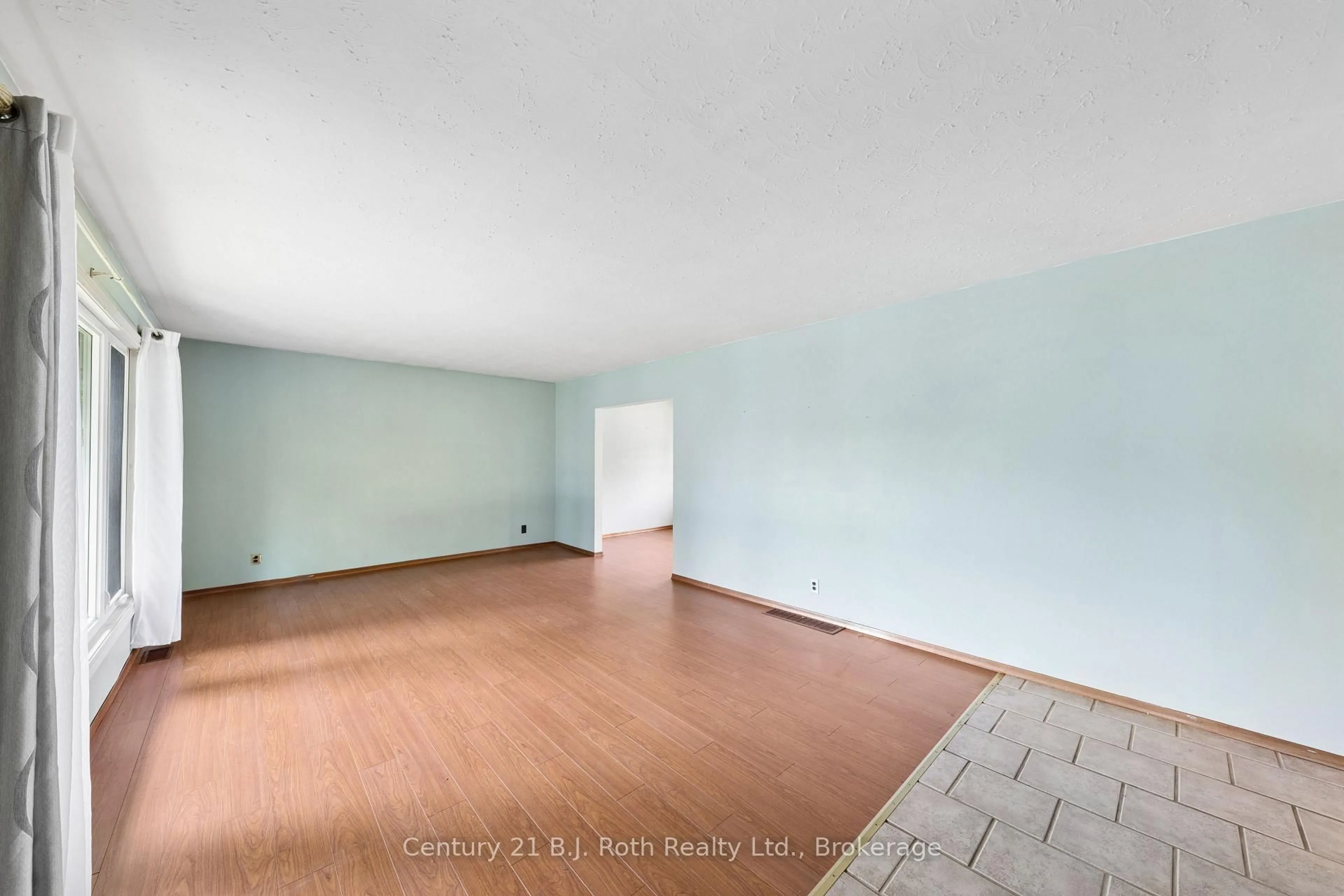 A pic of a room for 8240 93 Highway, Tiny Ontario L0K 2E1