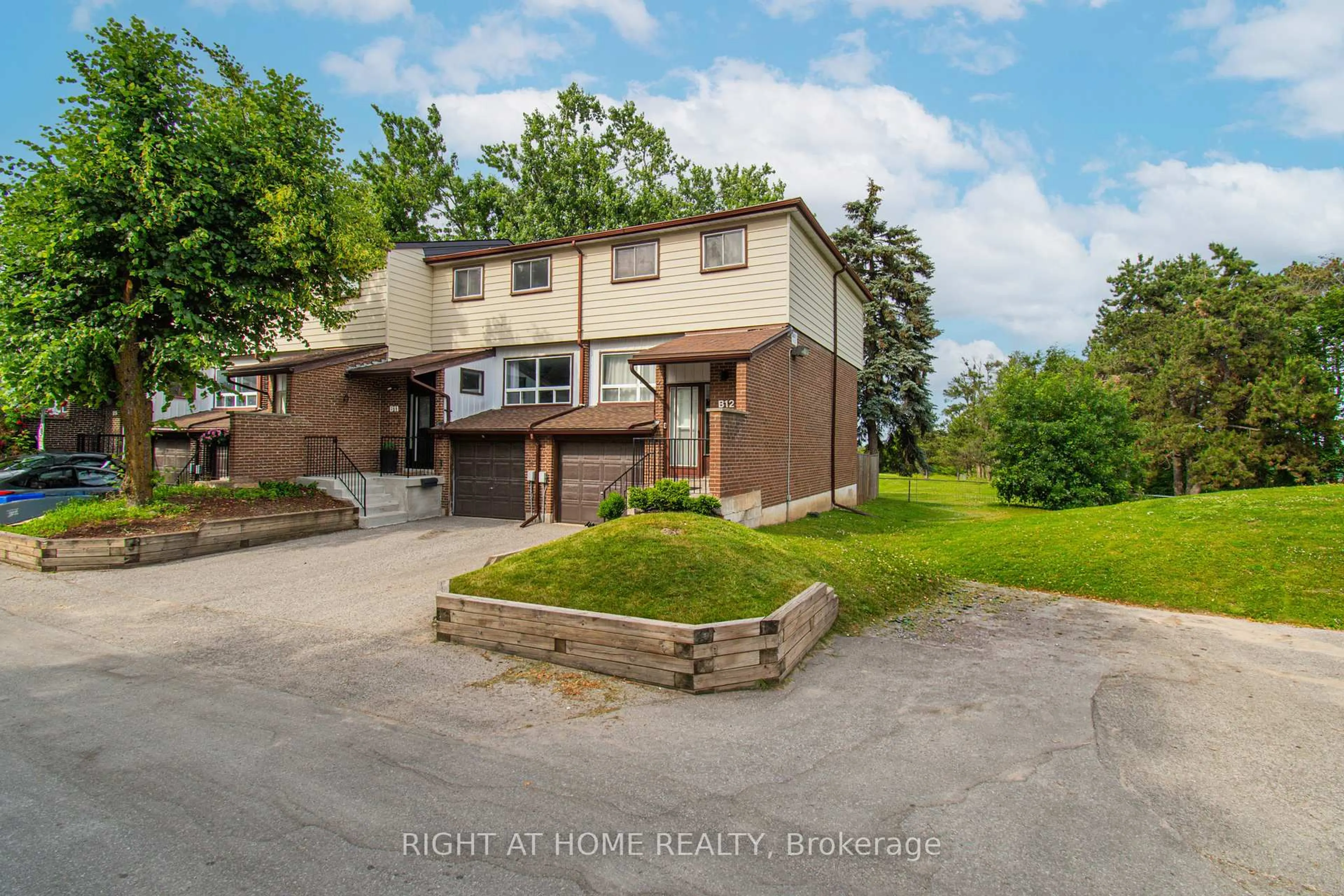 A pic from outside/outdoor area/front of a property/back of a property/a pic from drone, street for 63 Ferris Lane #B12, Barrie Ontario L4M 5C4