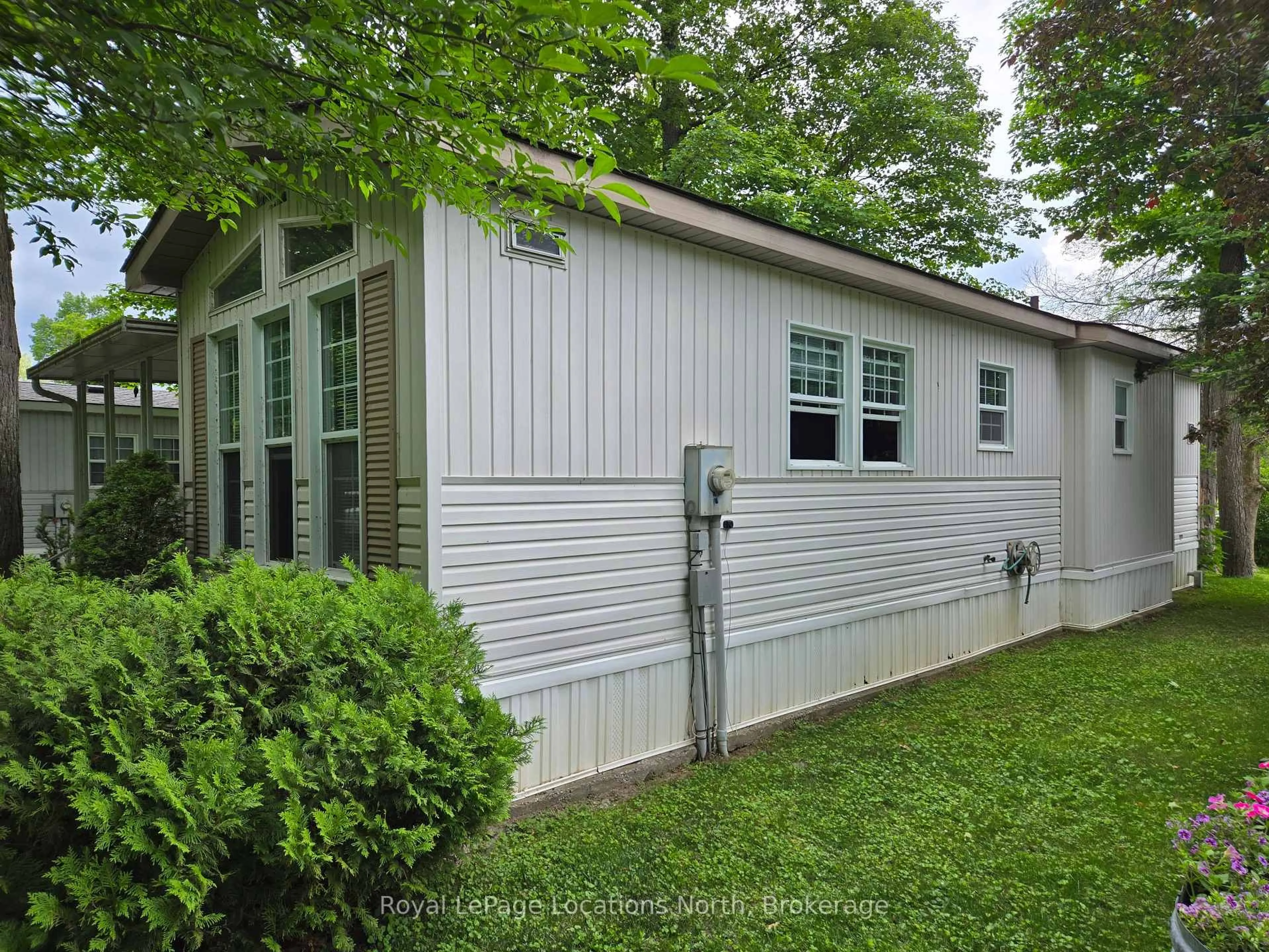 Home with vinyl exterior material, unknown for 56 The Boardwalk, Wasaga Beach Ontario L9Z 3A8