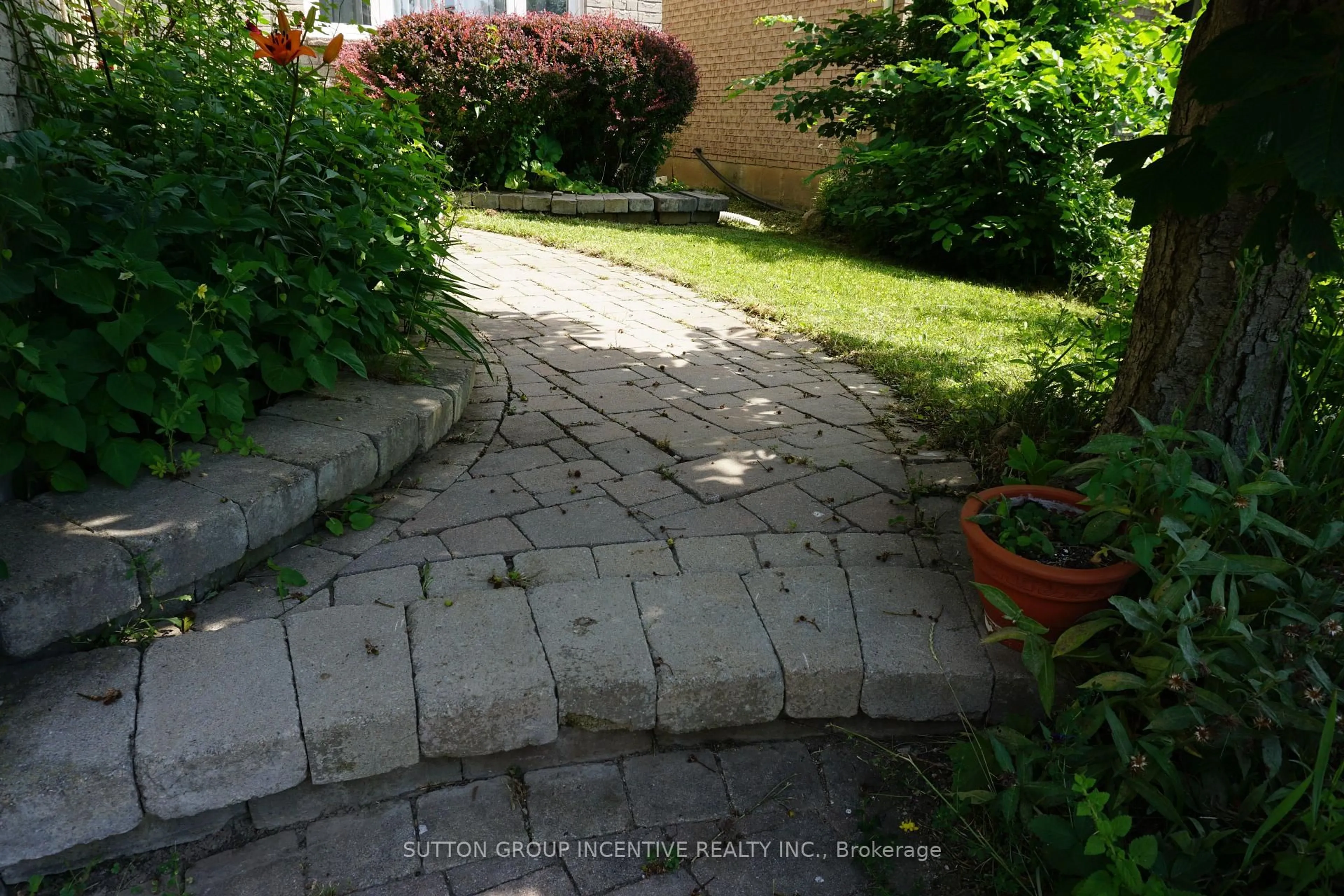 Patio, street for 243 Hickling Tr, Barrie Ontario L4M 5W9