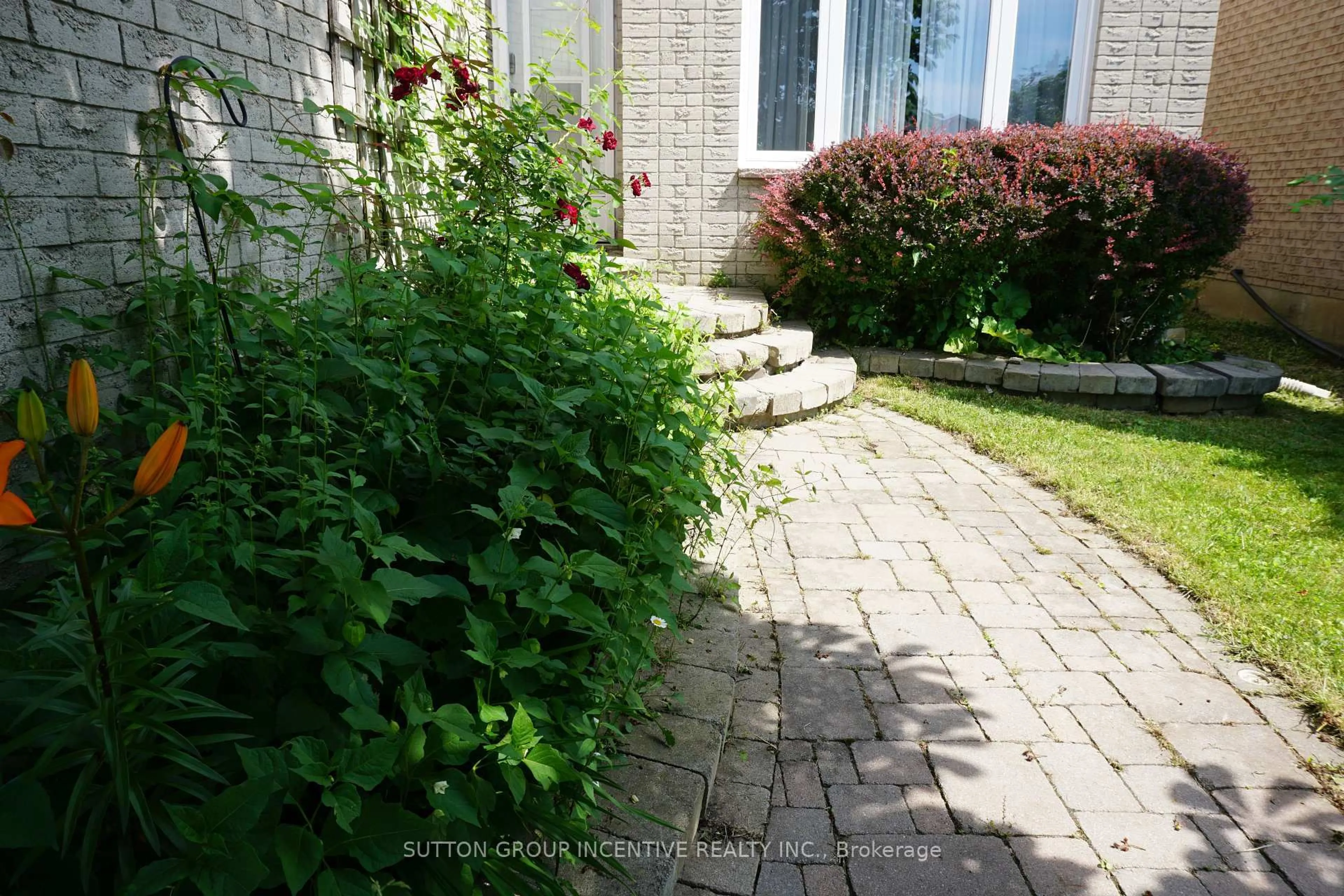 Patio, street for 243 Hickling Tr, Barrie Ontario L4M 5W9