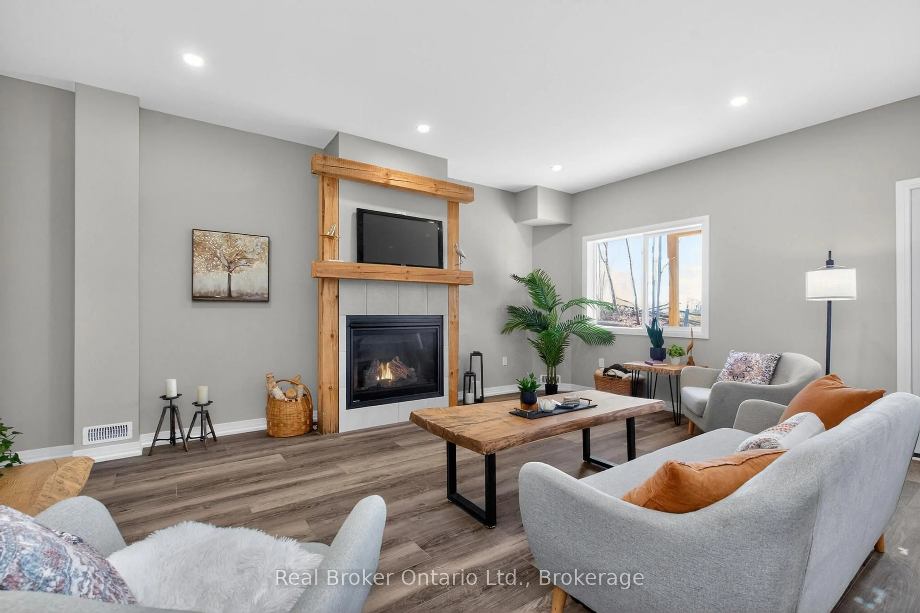 Living room with furniture, wood/laminate floor for 90 14 Concession, Tiny Ontario L9M 2H7