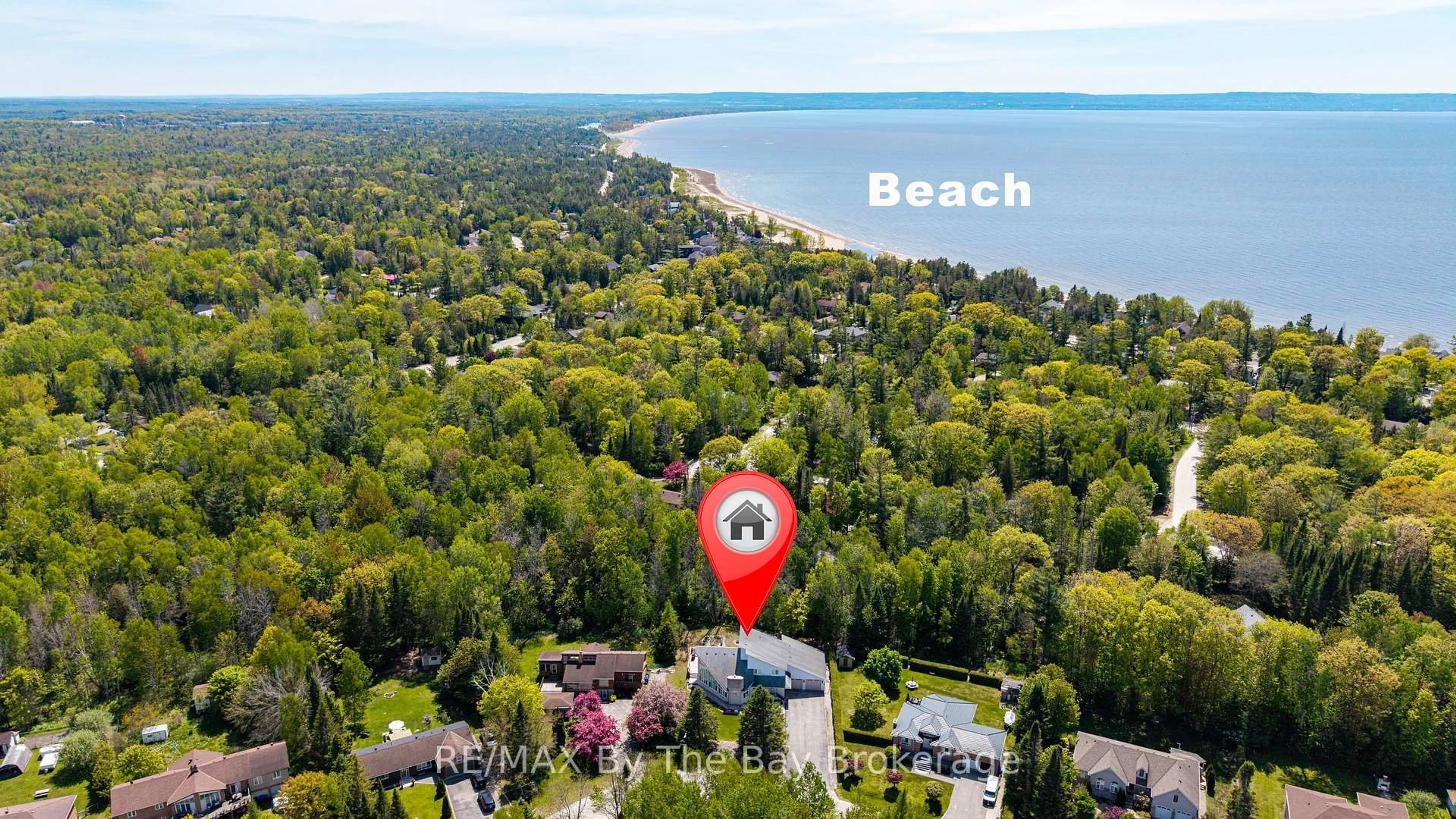 A pic from outside/outdoor area/front of a property/back of a property/a pic from drone, water/lake/river/ocean view for 32 Bridlewood Cres, Wasaga Beach Ontario L9Z 1B4