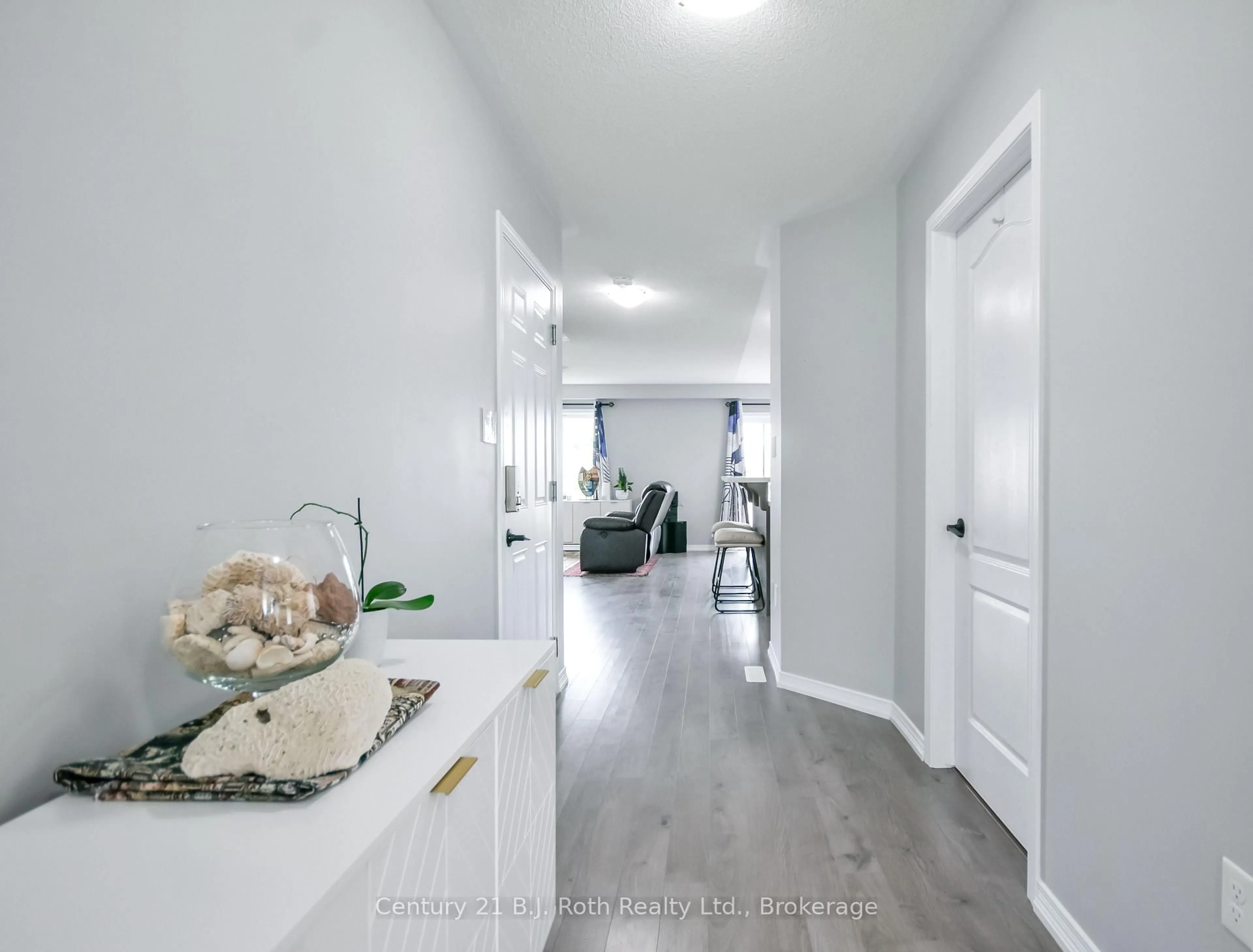 Indoor entryway for 208 Diana Dr, Orillia Ontario L3V 8J8