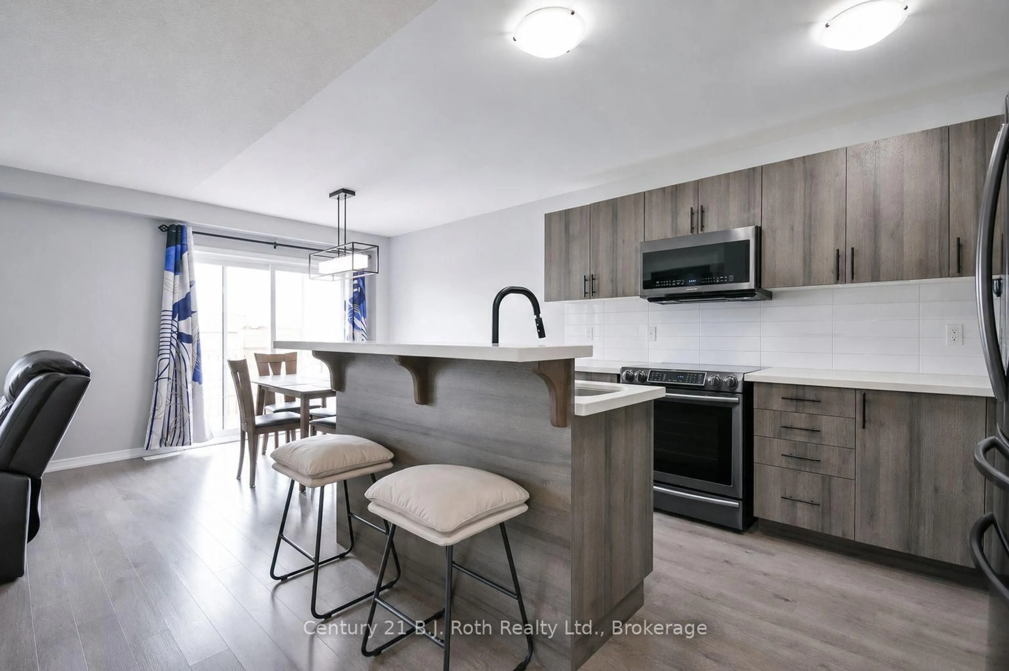 Open concept kitchen, unknown for 208 Diana Dr, Orillia Ontario L3V 8J8