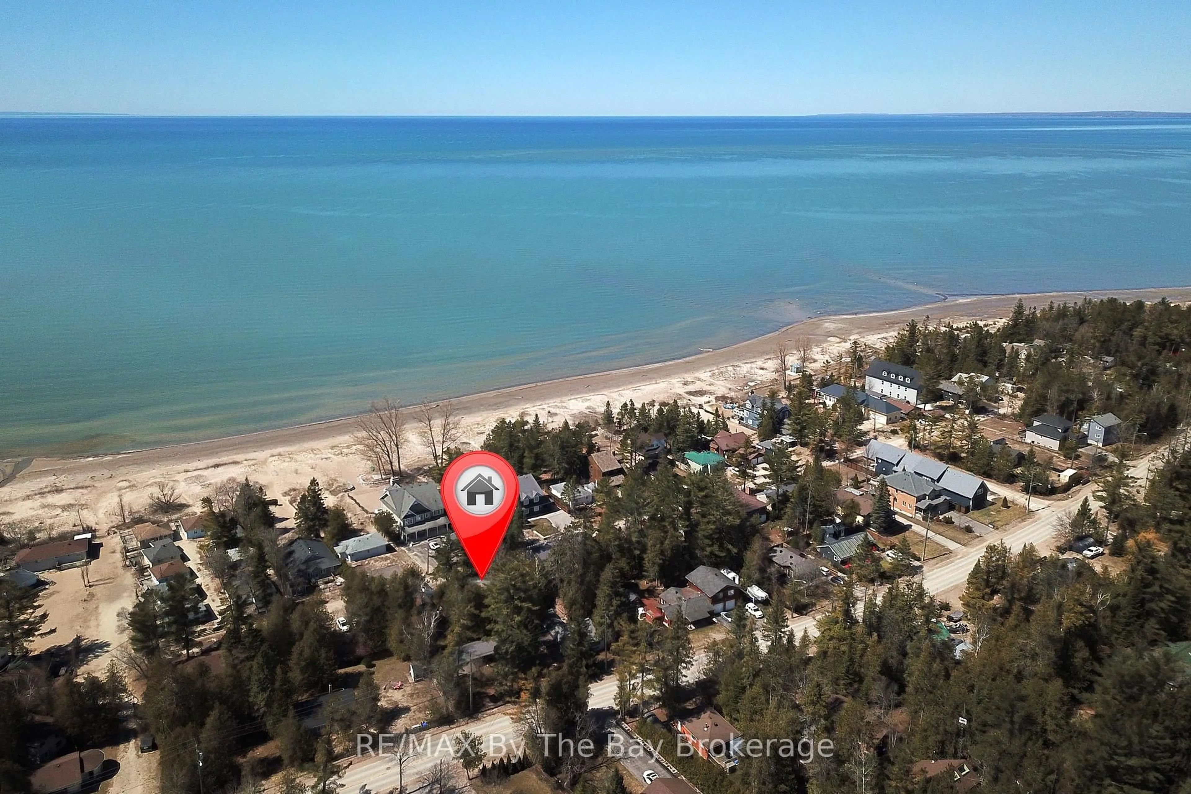A pic from outside/outdoor area/front of a property/back of a property/a pic from drone, water/lake/river/ocean view for 465 Bluewater Lane, Wasaga Beach Ontario L9Z 2P4