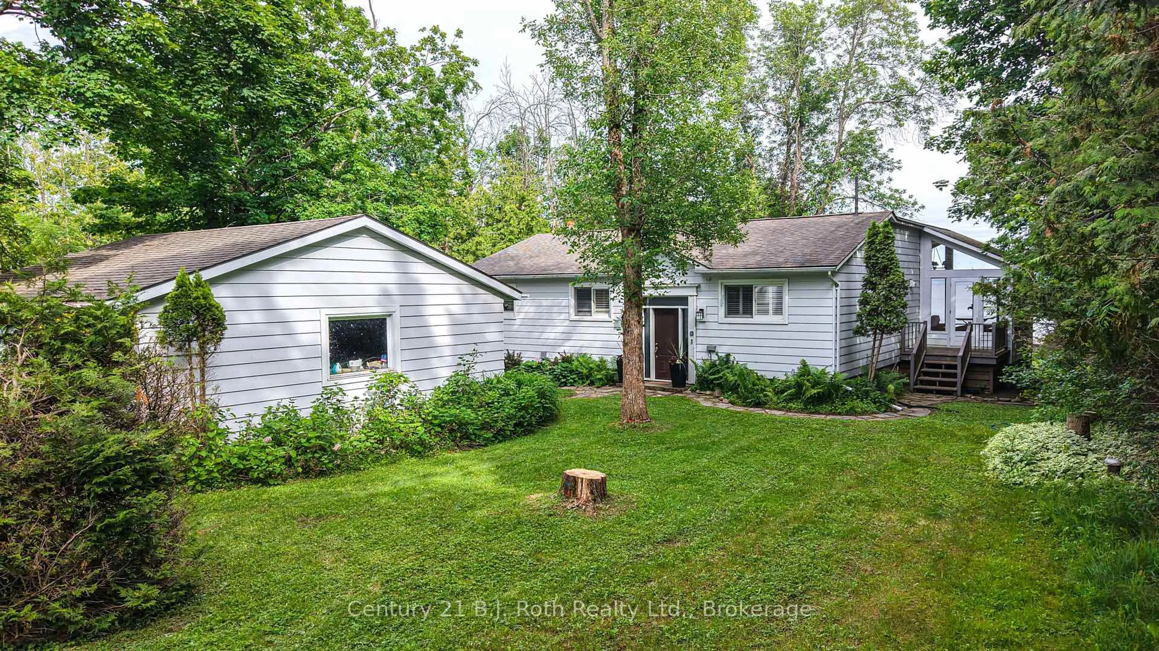 A pic from outside/outdoor area/front of a property/back of a property/a pic from drone, unknown for 530 12 Line, Oro-Medonte Ontario L0L 1T0