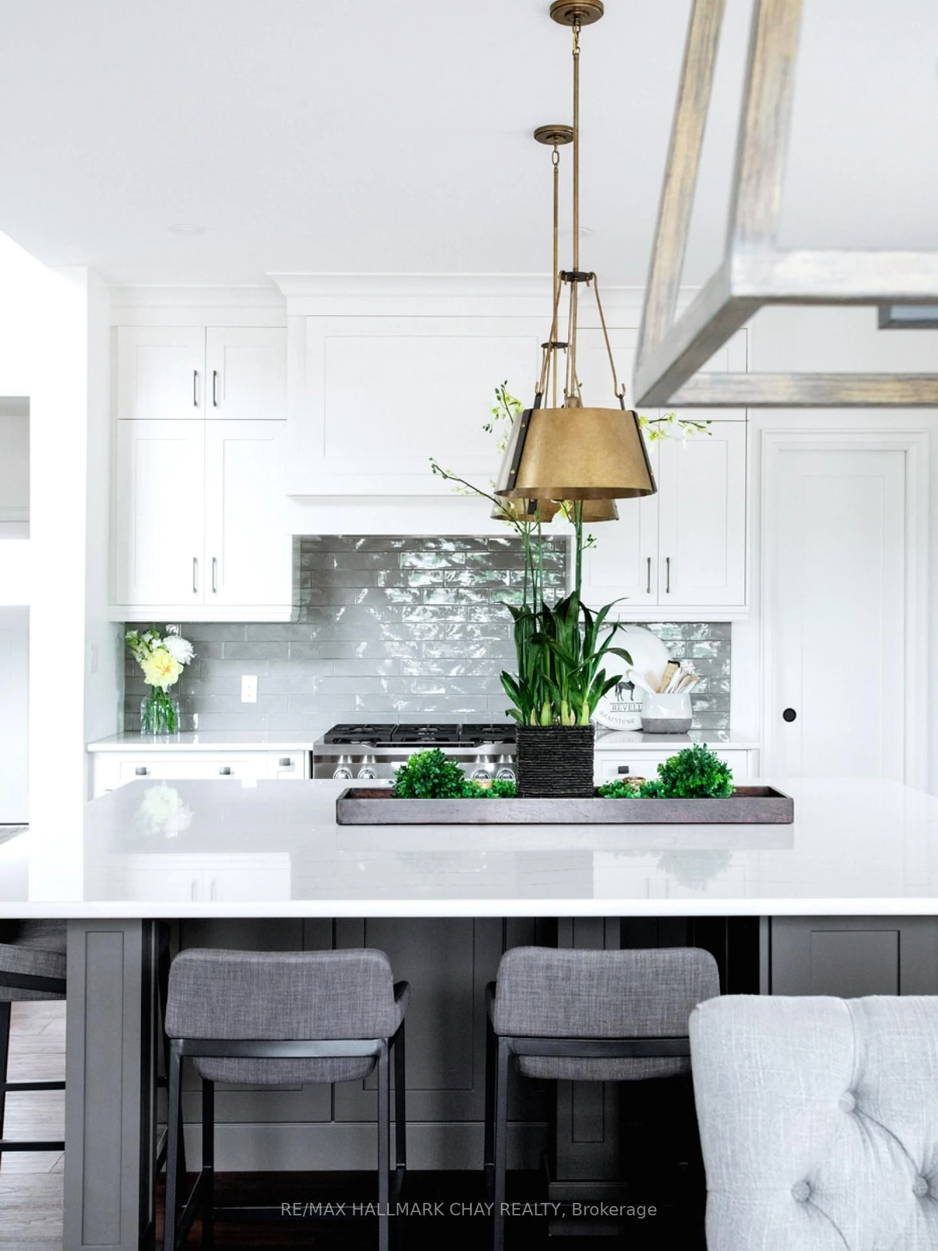 Contemporary kitchen, ceramic/tile floor for Lt 220 Friesian Crt, Oro-Medonte Ontario L0K 1E0