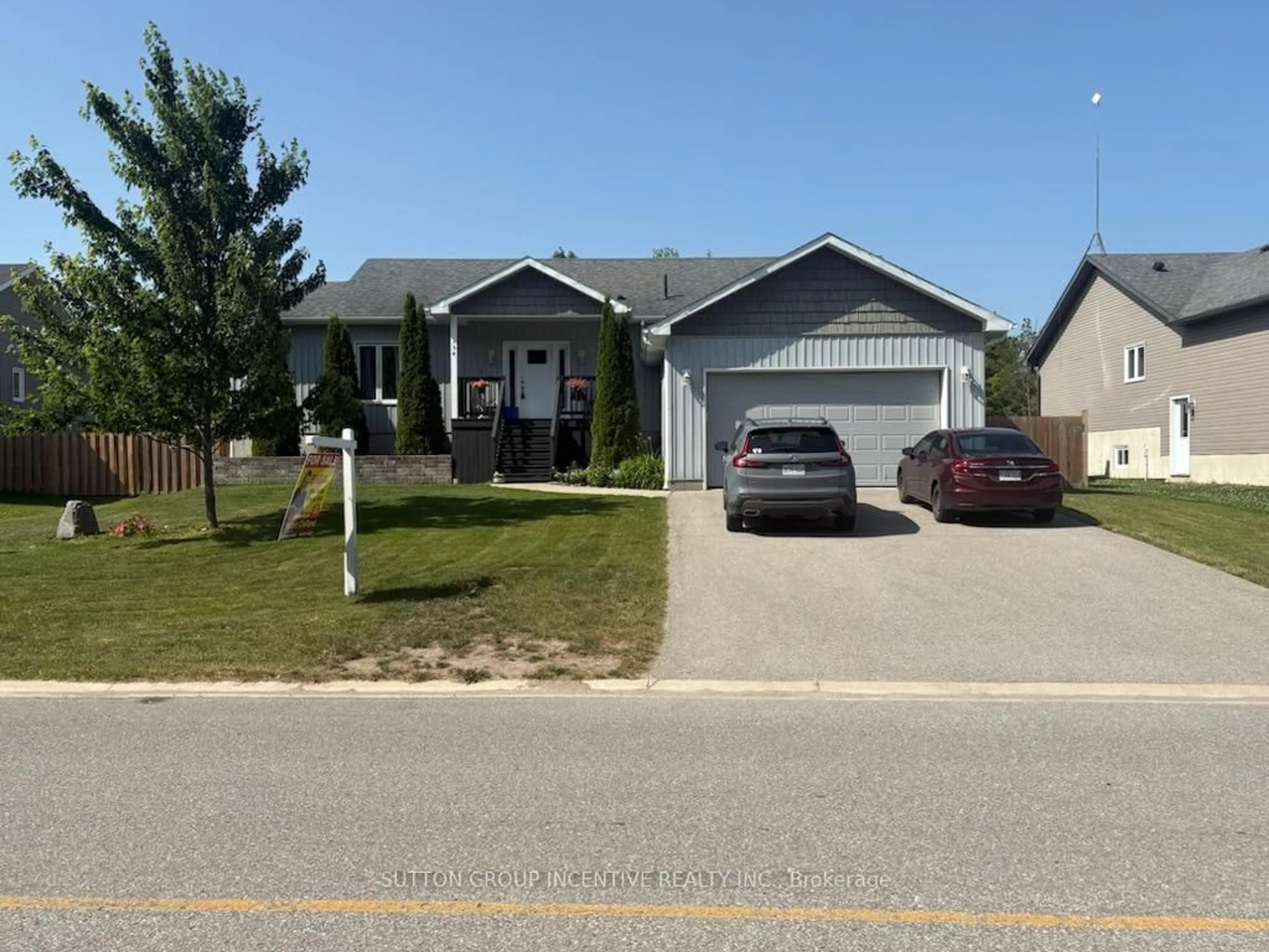Home with vinyl exterior material, street for 154 Switzer St, Clearview Ontario L0M 1N0