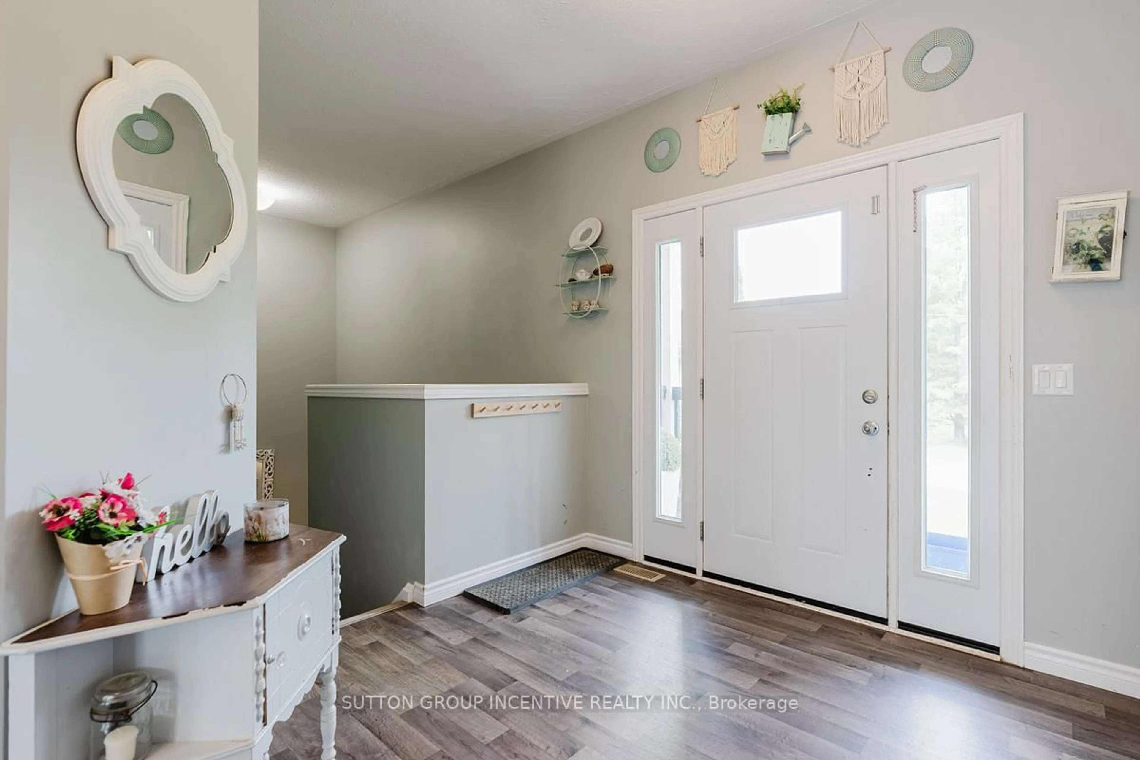 Indoor entryway for 154 Switzer St, Clearview Ontario L0M 1N0