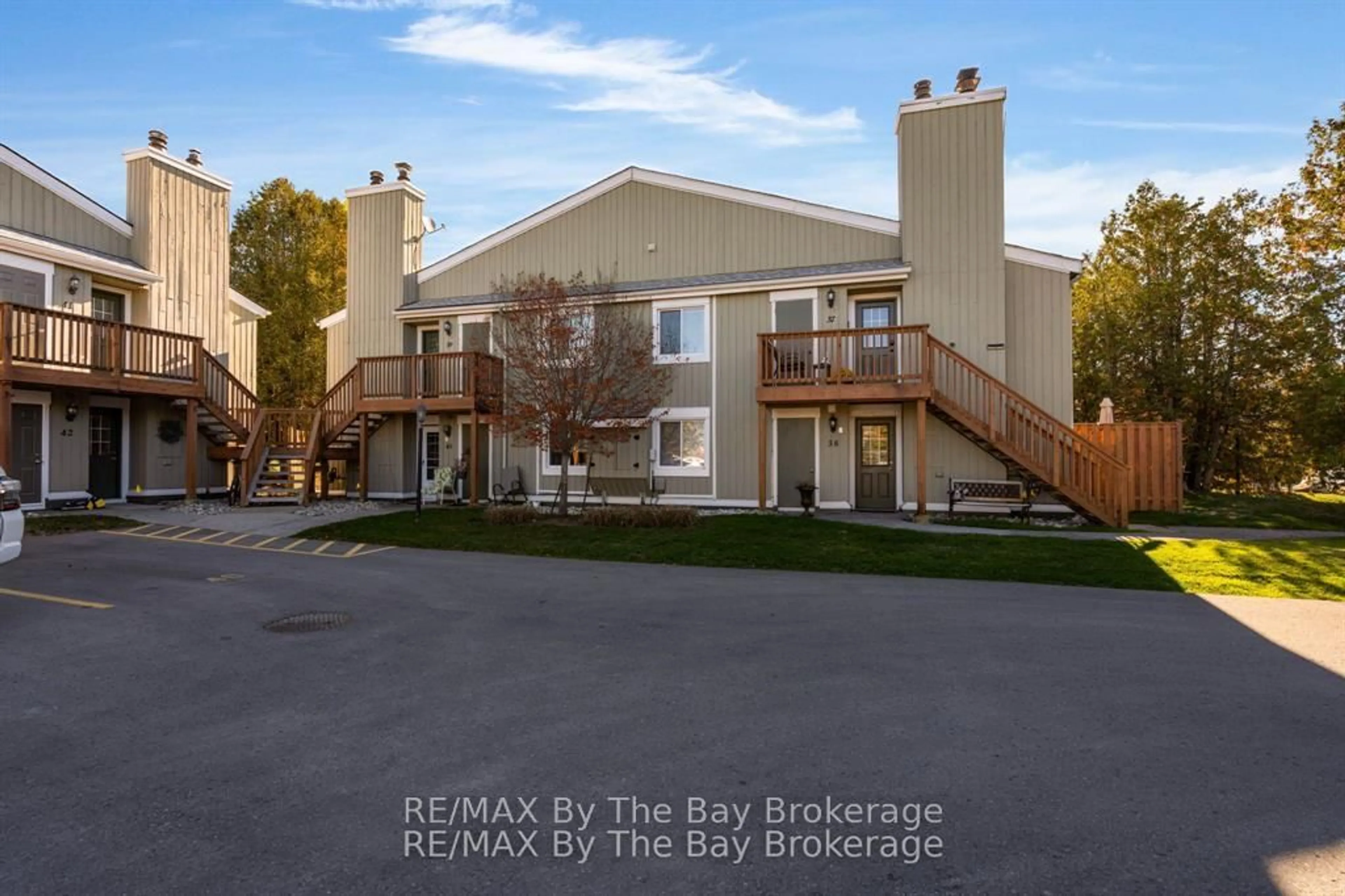 Patio, building for 19 DAWSON Dr #39, Collingwood Ontario L9Y 5B4