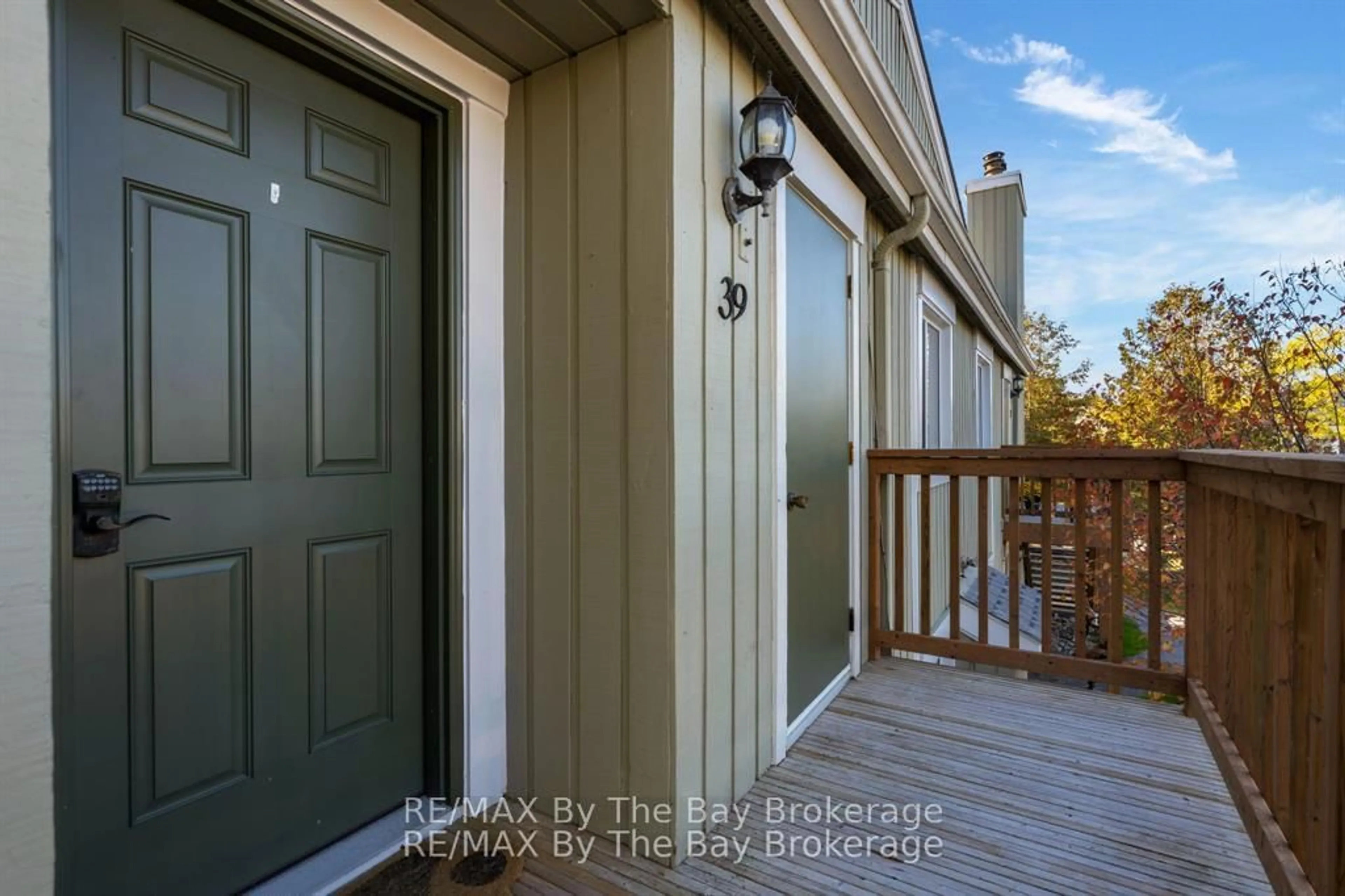 Indoor entryway for 19 DAWSON Dr #39, Collingwood Ontario L9Y 5B4